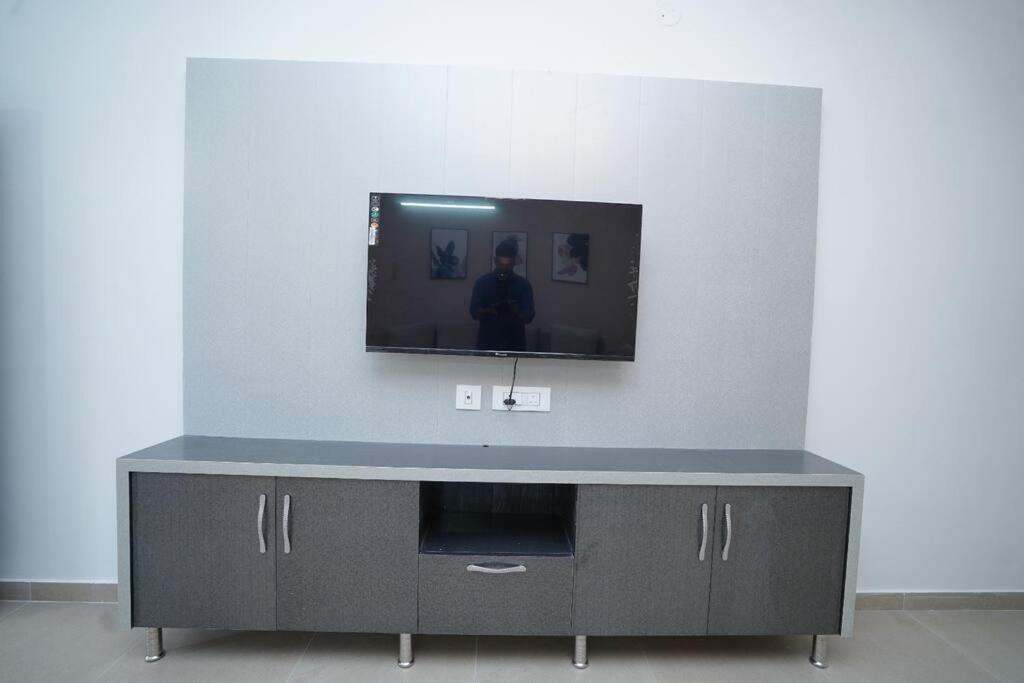 Chez Moi - 2bhk, Near Us Embassy, Gachibowli Apartment Hyderabad