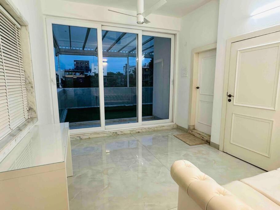 White House Sky View Theatre In Gachibowli Villa *