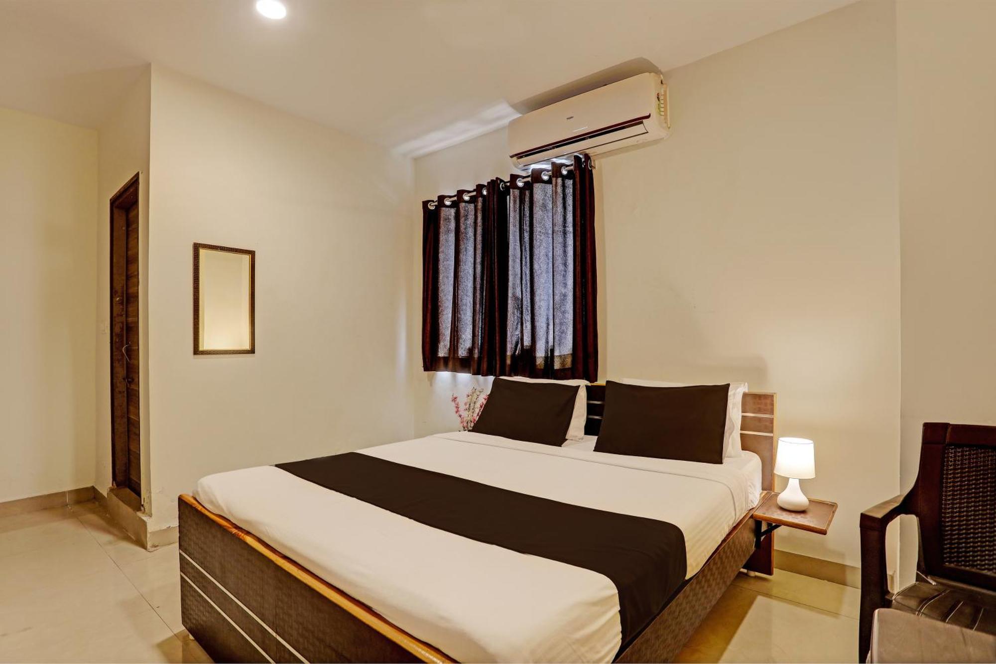 Capital O Saharsh Grand Near Shilparamam 3*