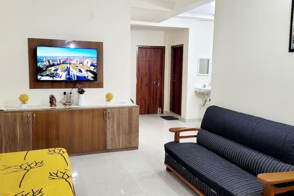 Verizon 2bhk Close To Jntu