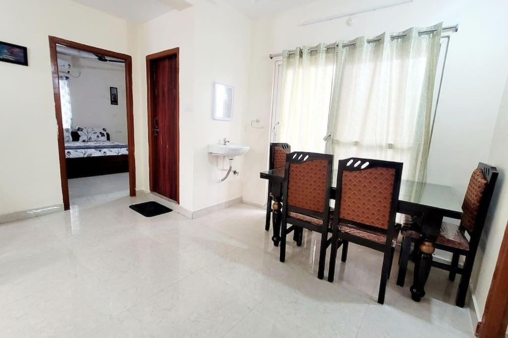 Verizon 2bhk Close To Jntu Apartment