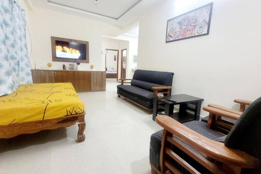 Verizon 2bhk Close To Jntu