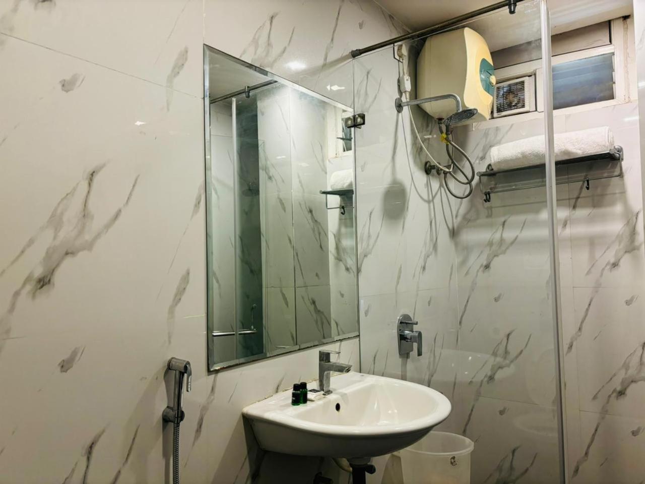 Elite By Signature Group 4*