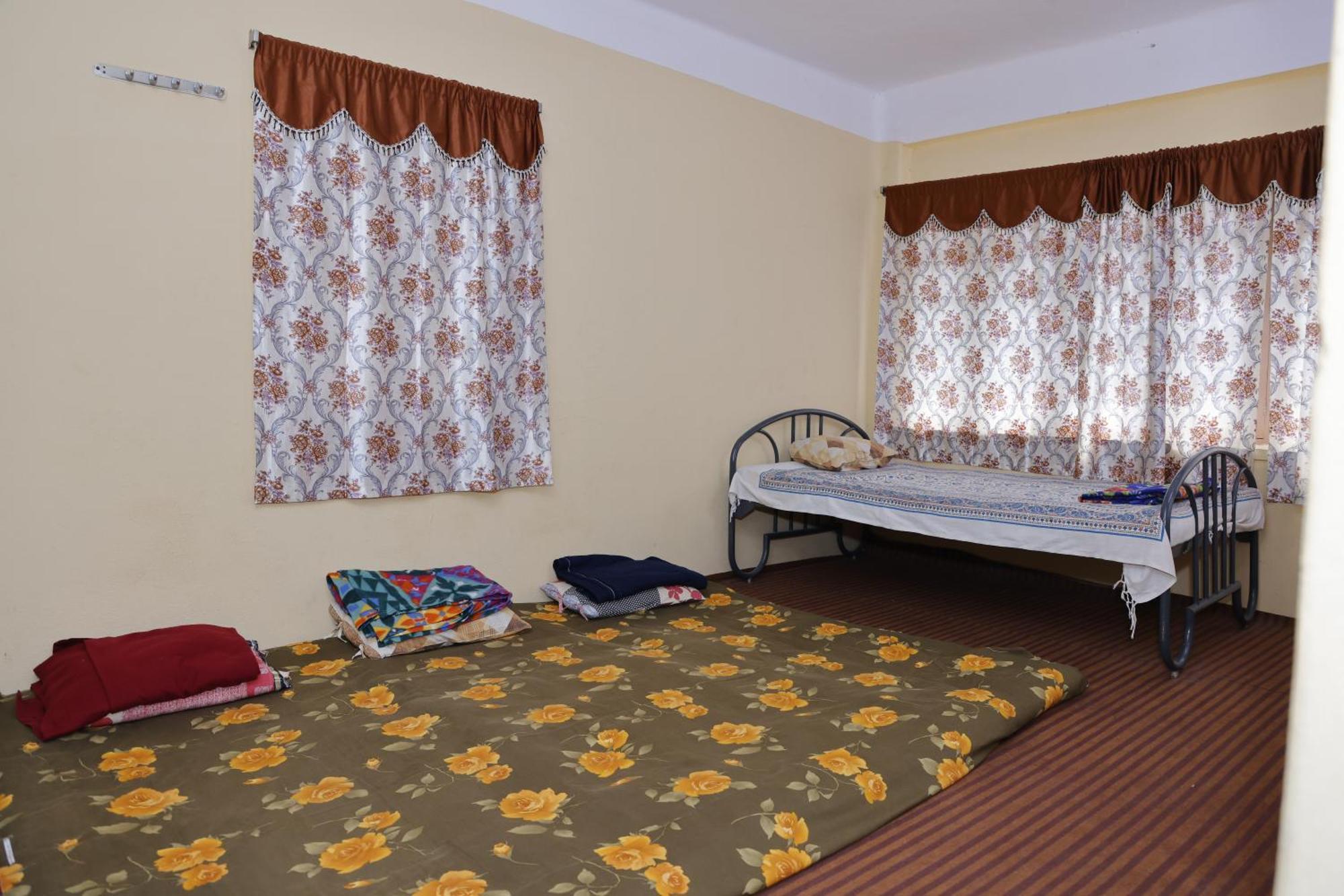 3 Bhk Non-ac For 4 To 10 Guests For Families Apartment