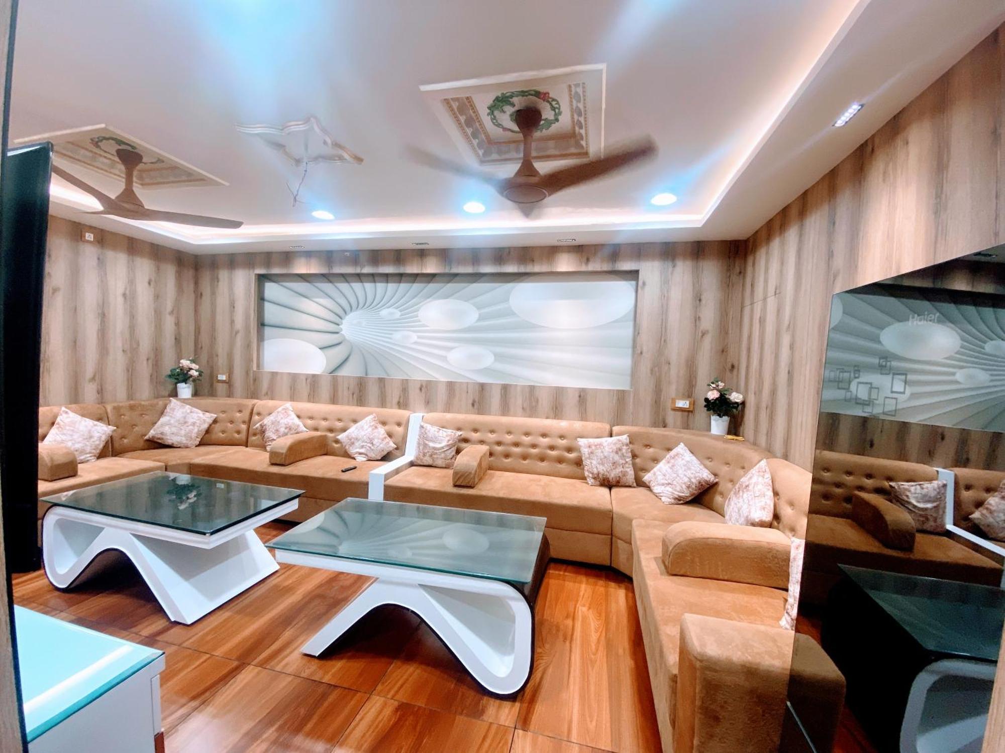 Bms - 2 Bhk Lux Ac Only For Family's