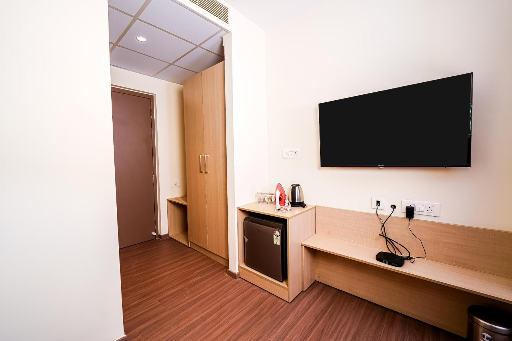 Casa & Suites, Gachibowli,