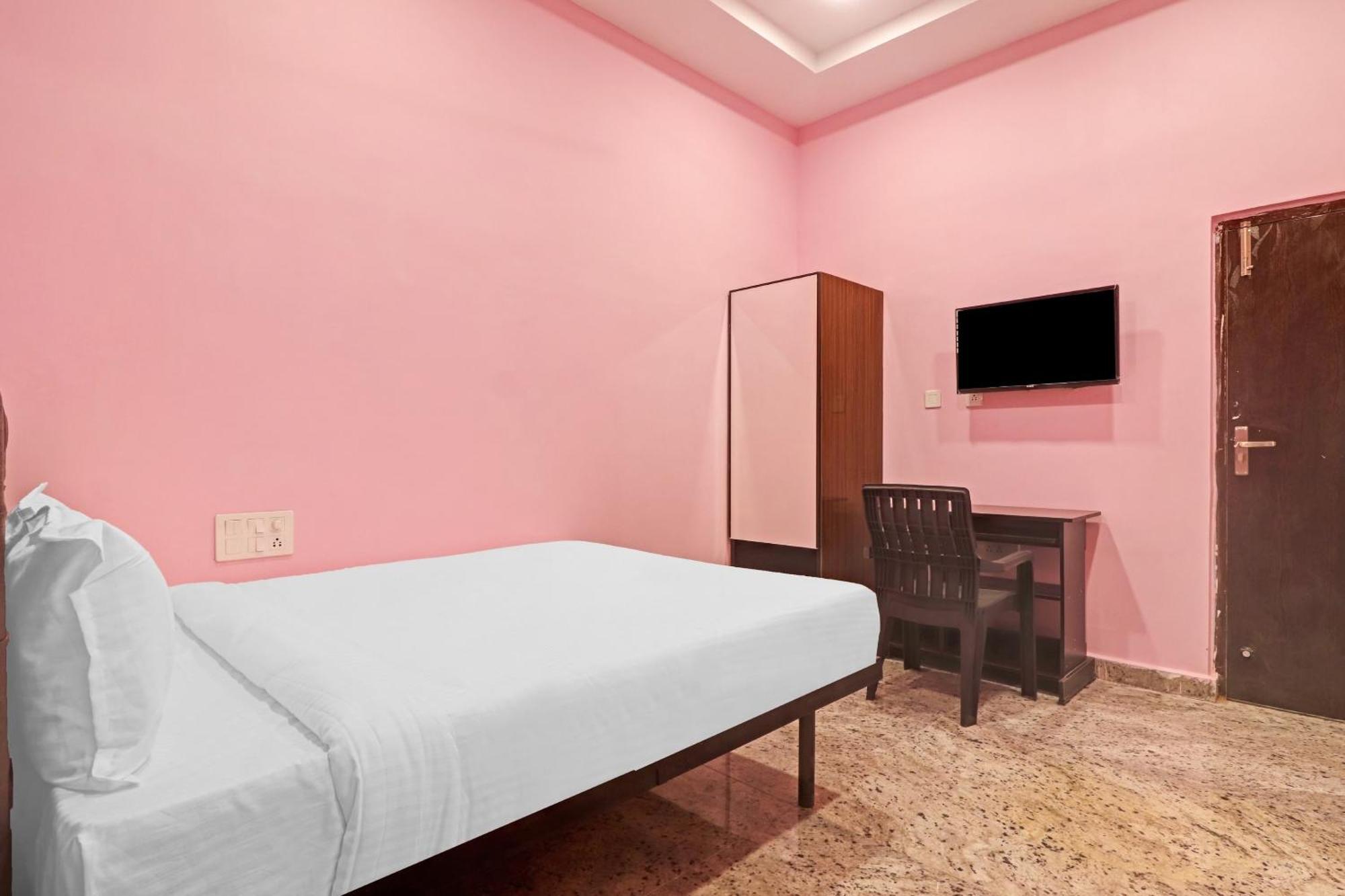 Hotel Super Capital O Sai Balaji Near Golconda