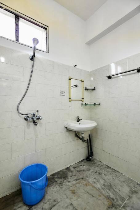 Apartment Rooftop-1bhk For Families Only @himayathnagar *