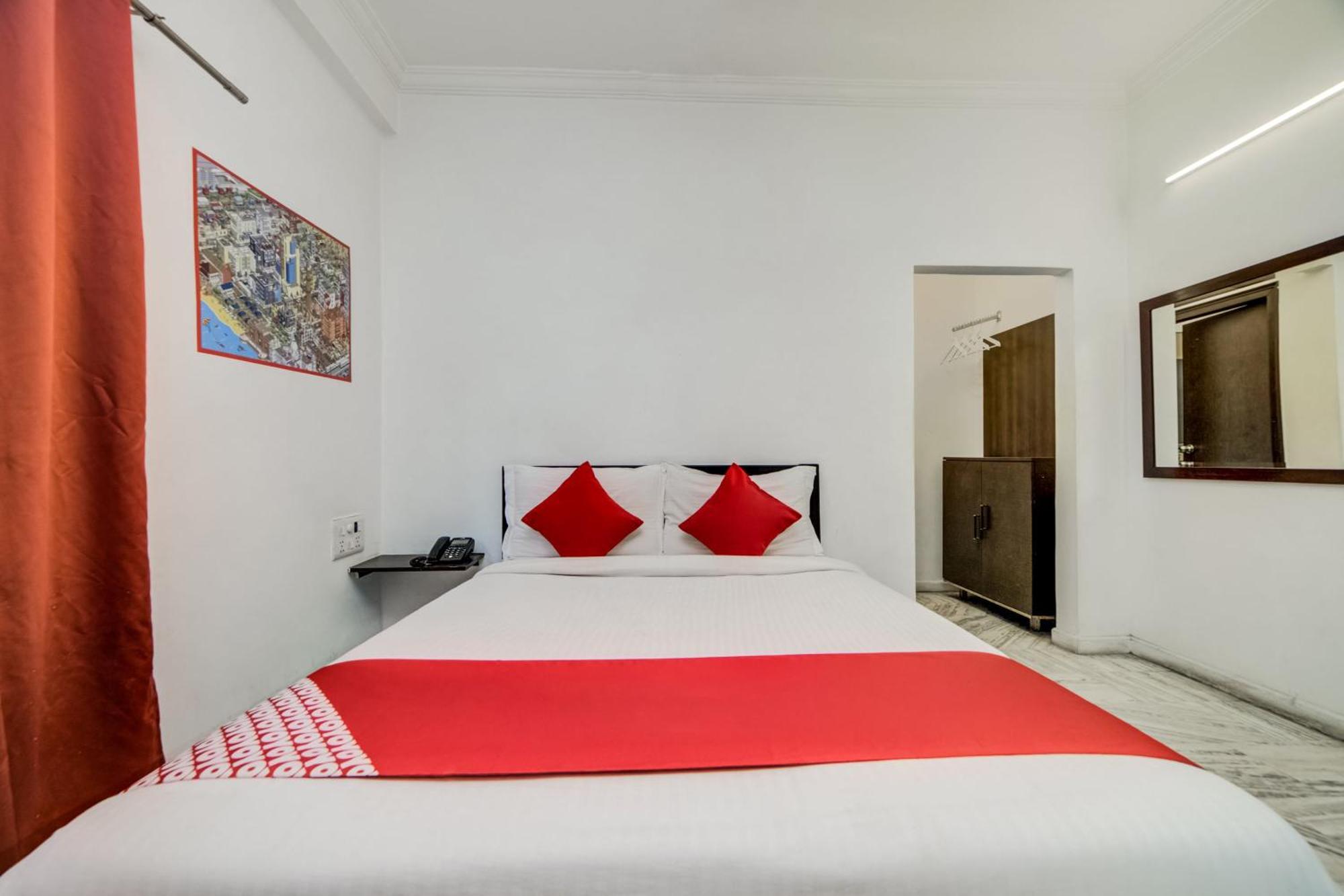 Hotel Super O Jntu College Near Lulu Mall, Kphb Colony. 4*