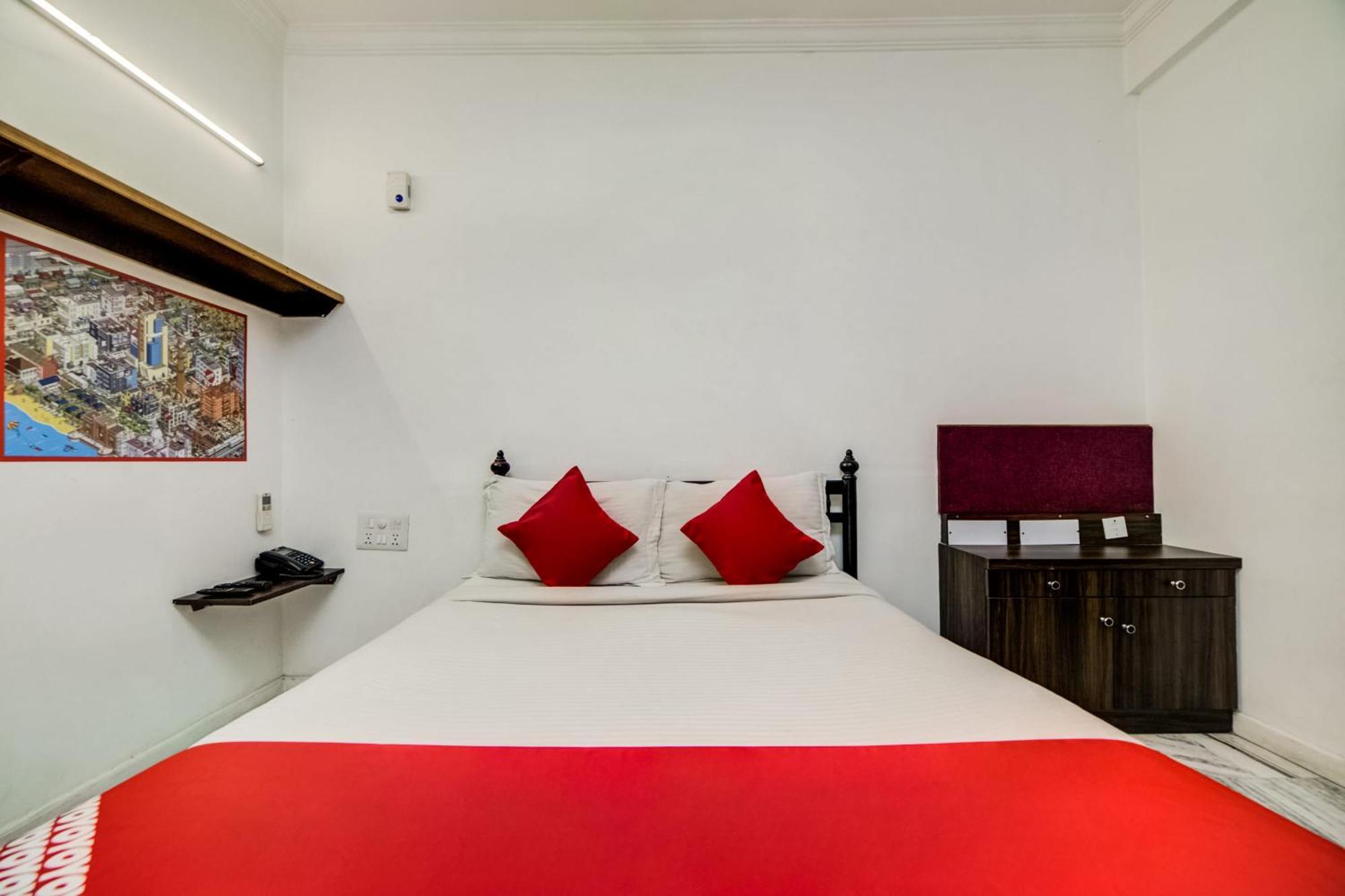 Super O Jntu College Near Lulu Mall, Kphb Colony. Hotel 4*