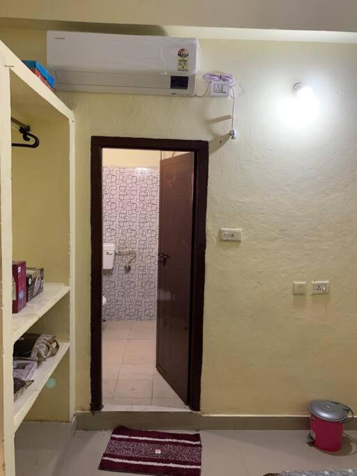 Kesarhomes-homestay- Flt202-2nd Flr-2bhk-apt-ac-lift-kukatpally Apartment *