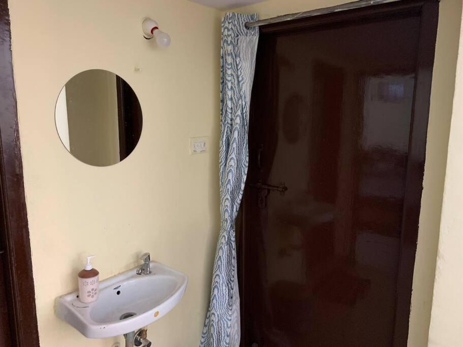 Kesarhomes-homestay- Flt202-2nd Flr-2bhk-apt-ac-lift-kukatpally Apartment