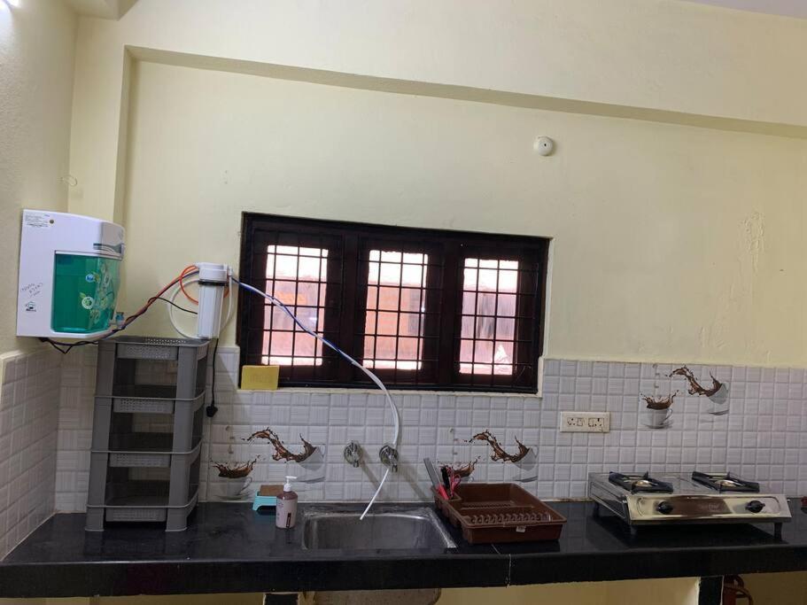 Apartment Kesarhomes-homestay- Flt202-2nd Flr-2bhk-apt-ac-lift-kukatpally *