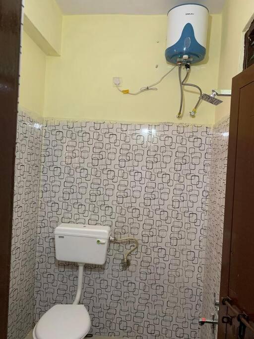 Kesarhomes-homestay- Flt202-2nd Flr-2bhk-apt-ac-lift-kukatpally Apartment *