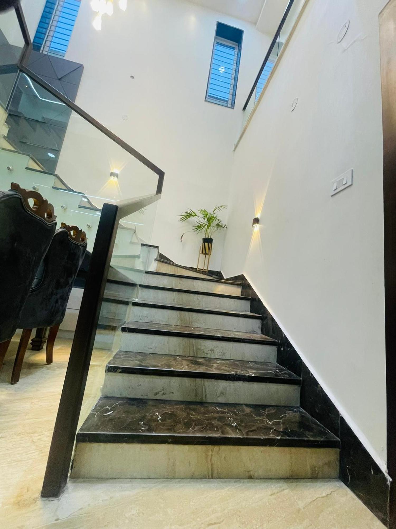 Luxurious Garden View Duplex In *