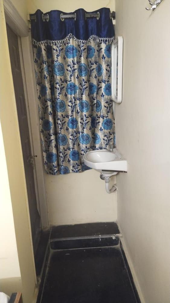 White Carnations Hotel 3*