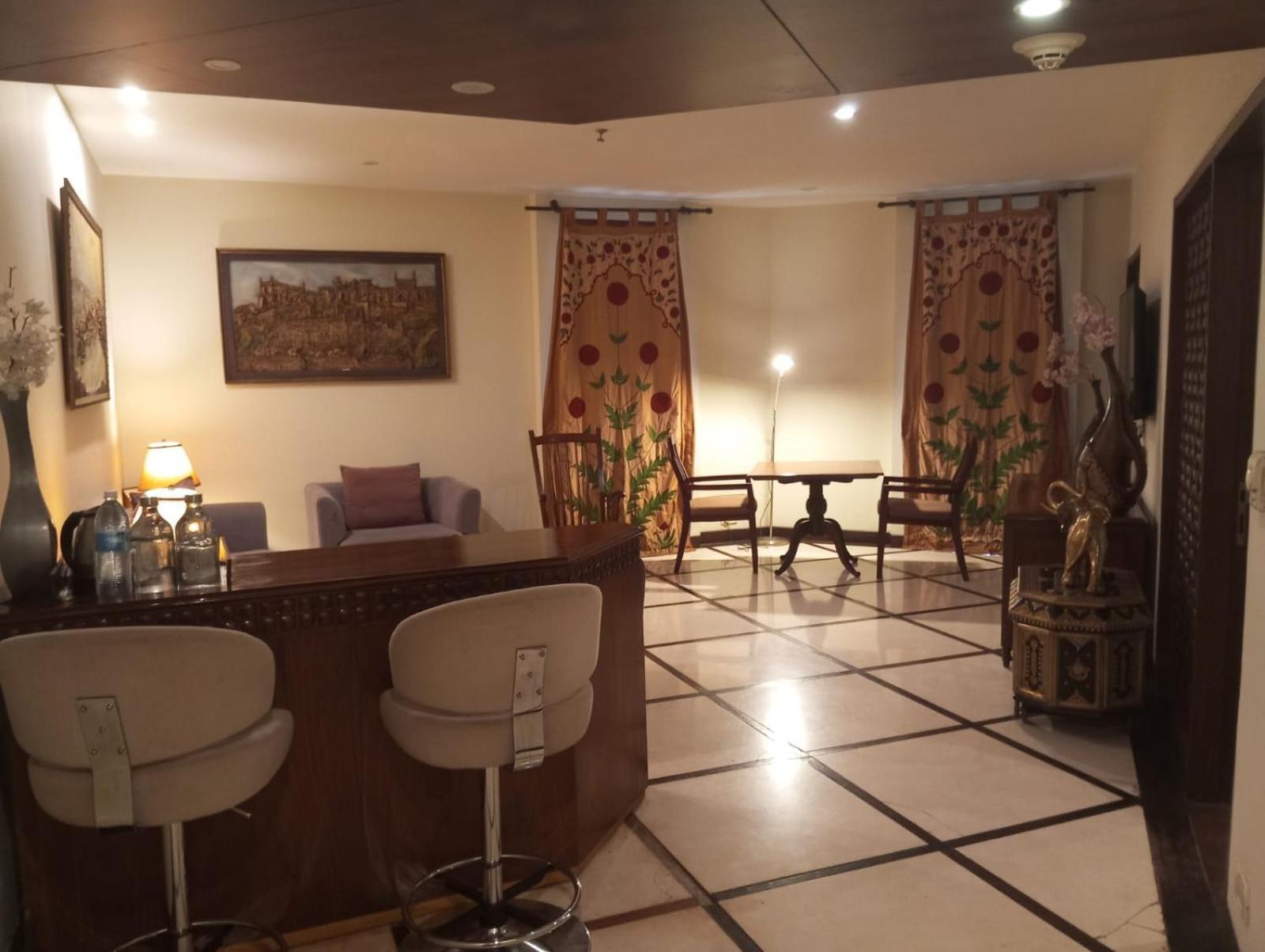 The Manohar 4*