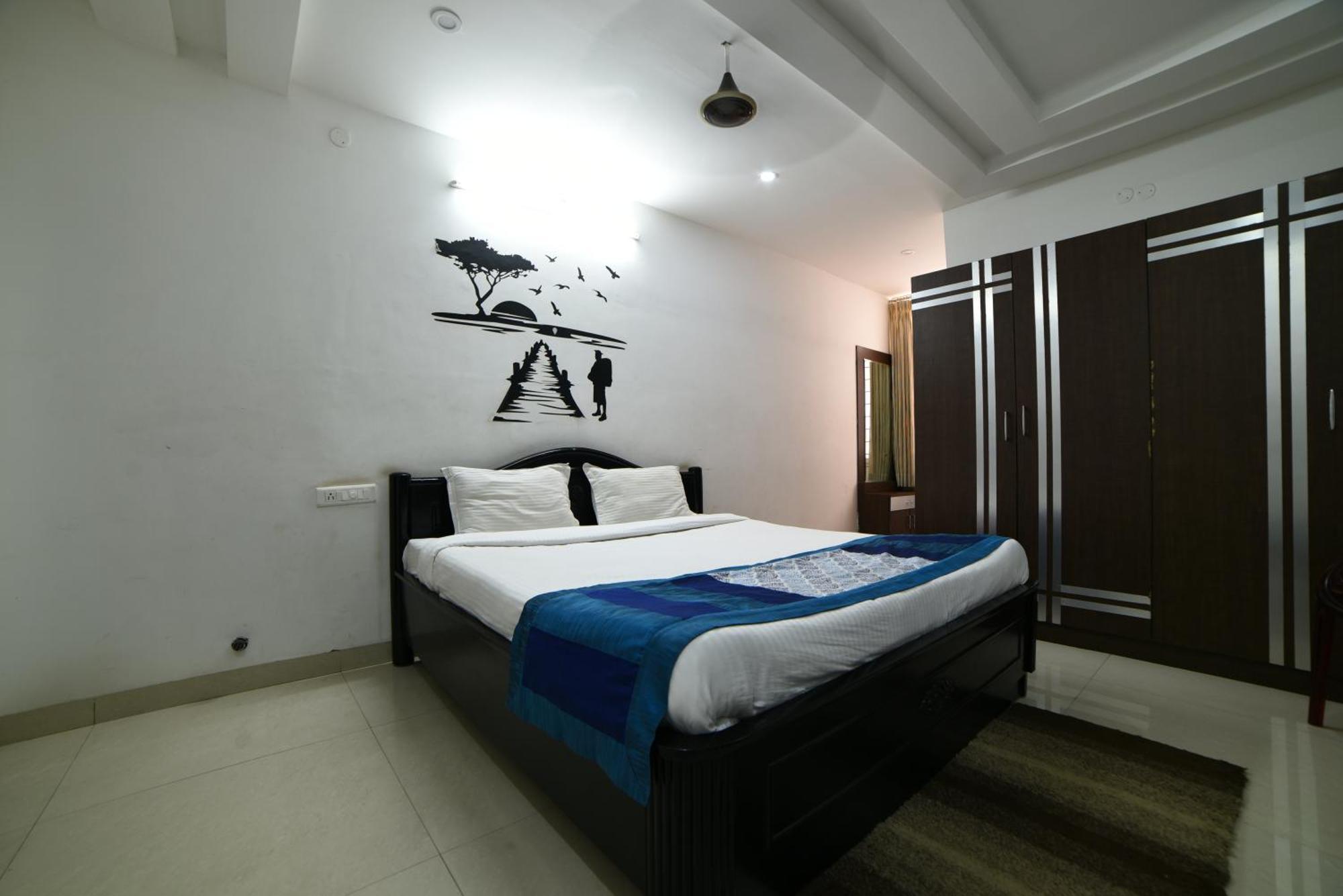 Guest house Gayathri Heights Serviced & In