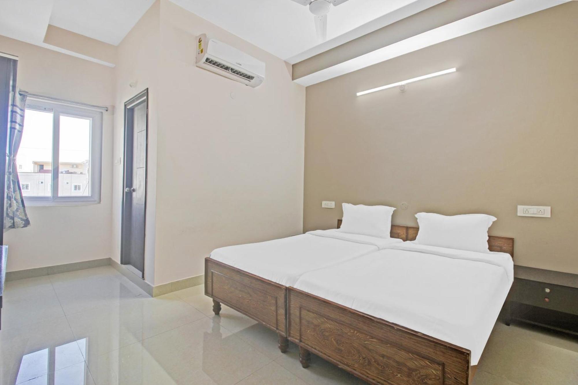 Hotel O Hillside Dlf Gachibowli Near Shilparamam 4*