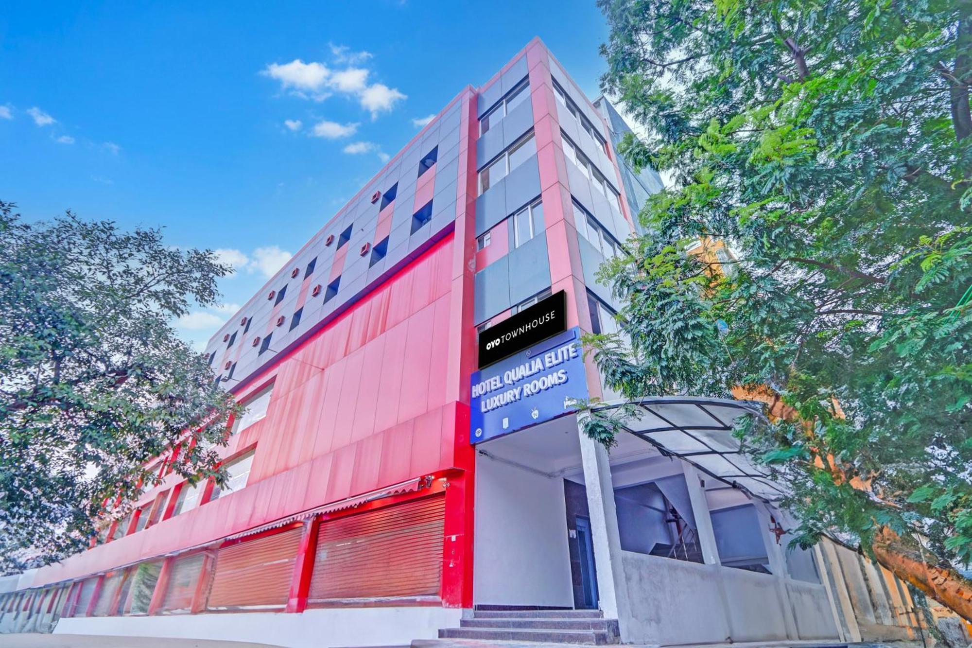 Super Townhouse Qualia Elite S R Nagar Hotel 4*