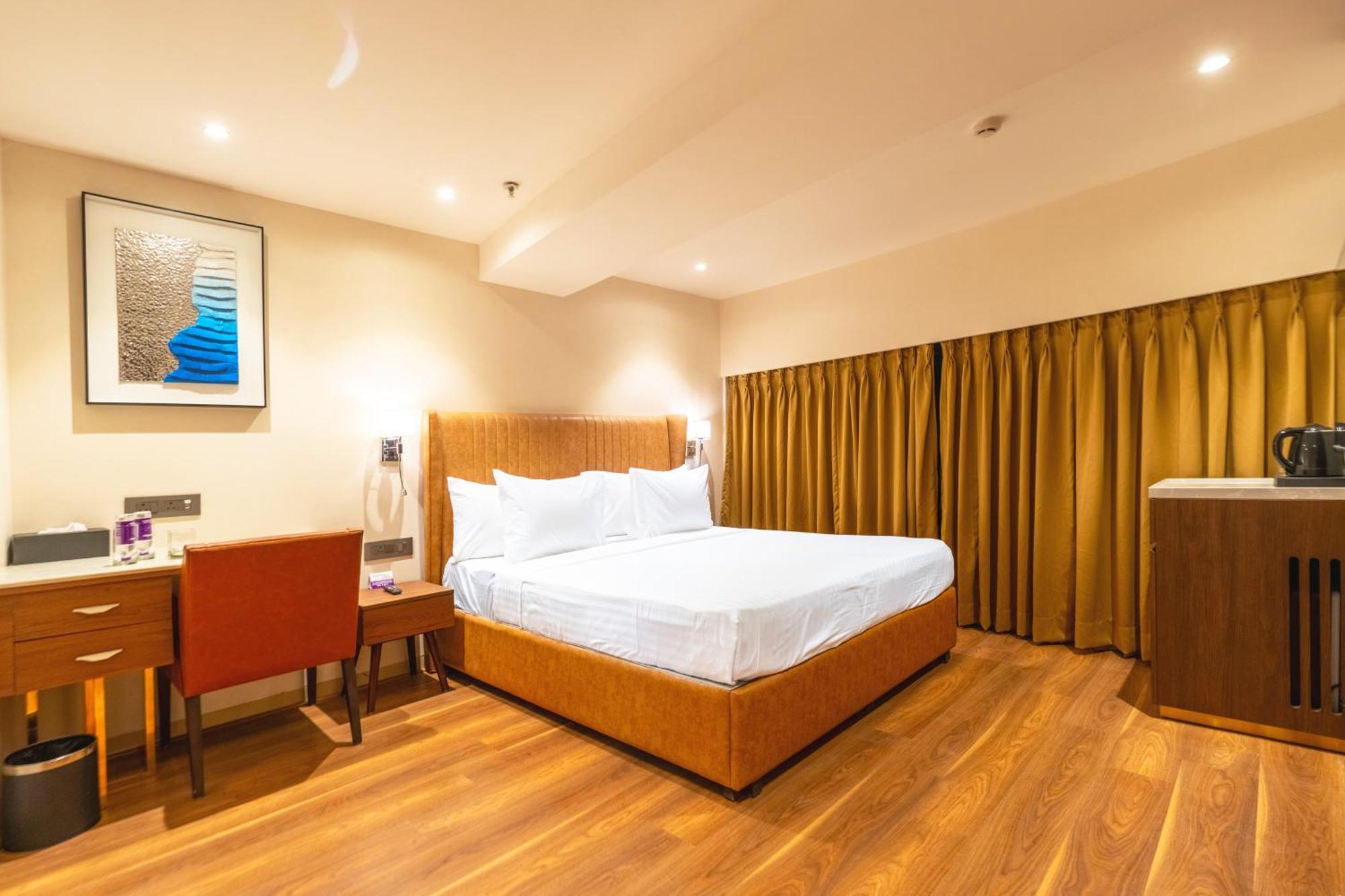 Hotel Clarks Airport 4*