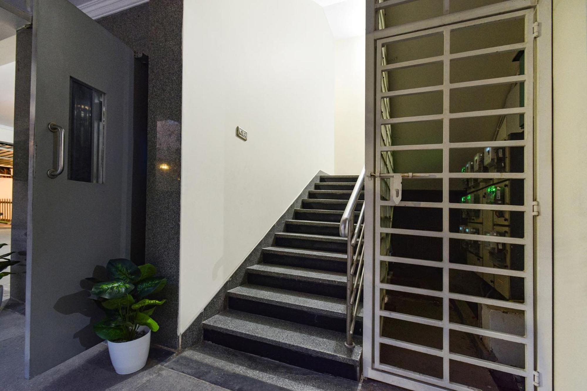 Hotel Fabhotel De Alphabet Ii - Nr Ameerpet Metro Station *