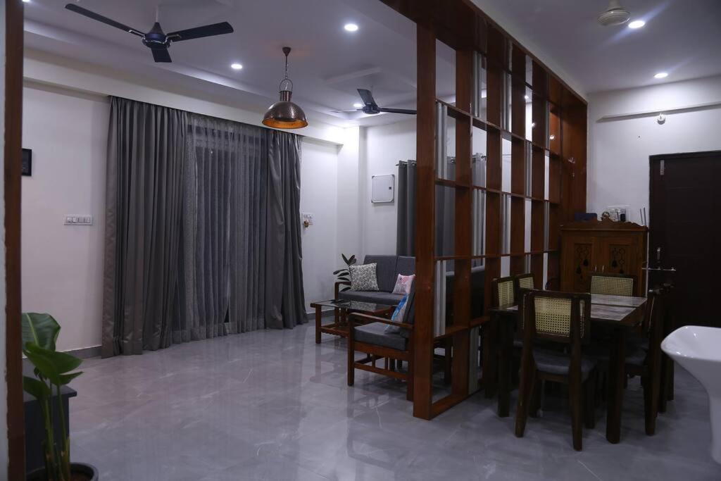 Veetil-penthouse, 2bhk, Kphb, Apartment *
