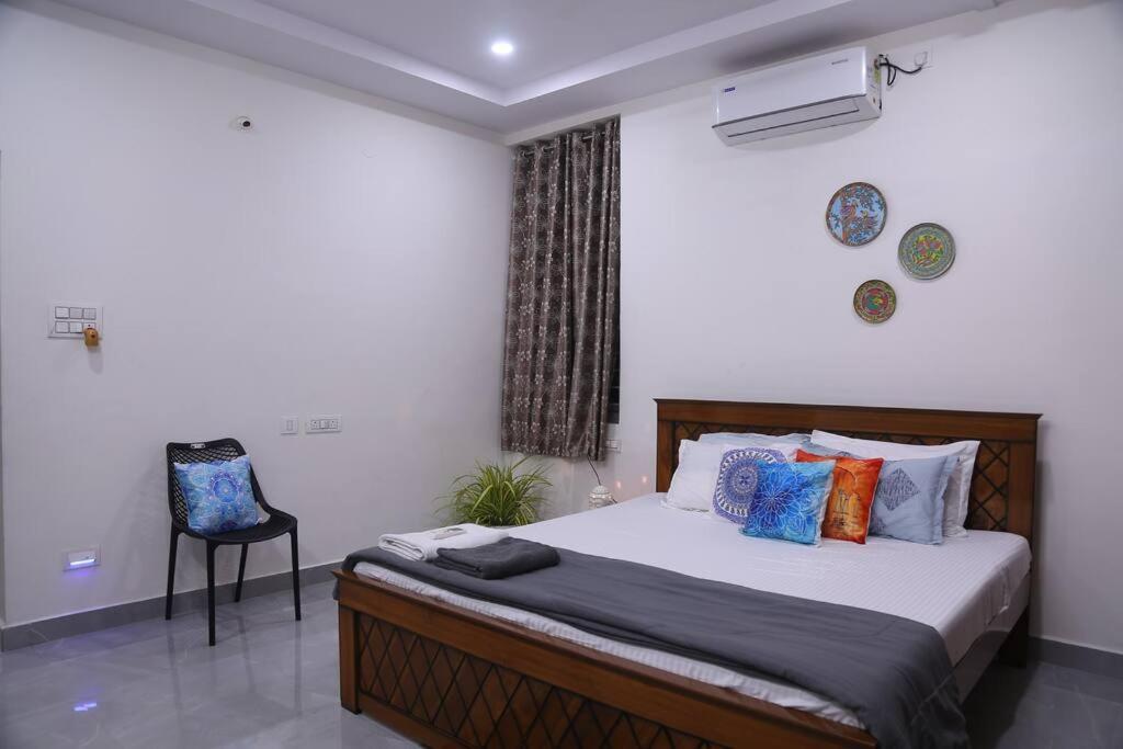 Apartment Veetil-penthouse, 2bhk, Kphb, Hyderabad