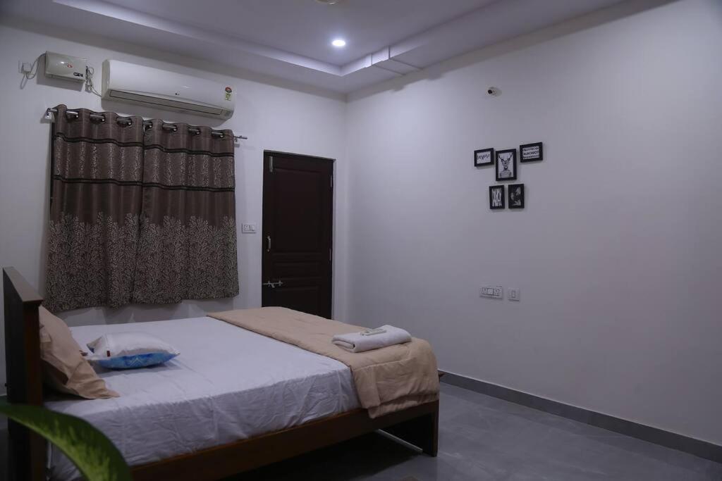 Veetil-penthouse, 2bhk, Kphb, Apartment *