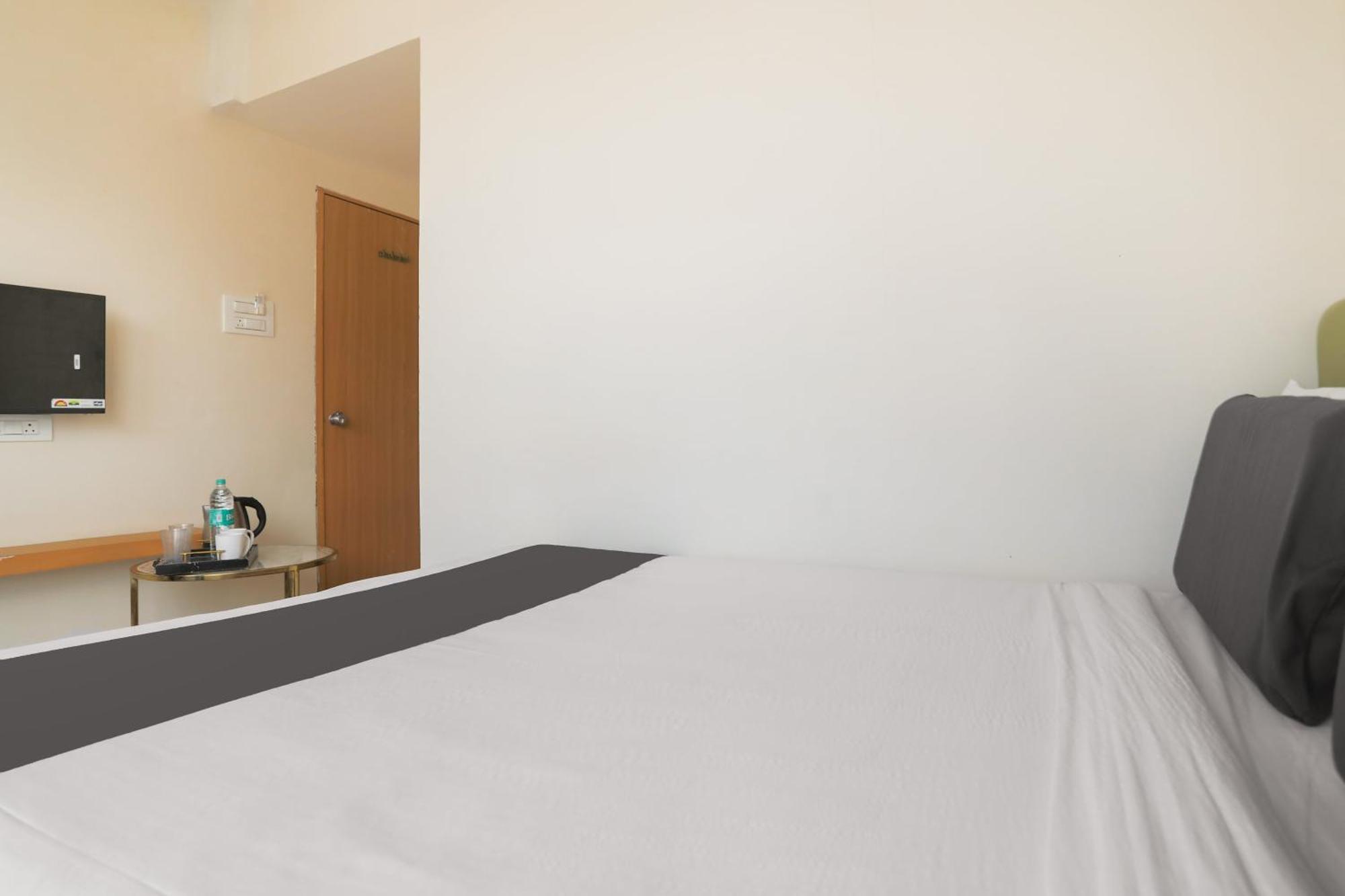 Hotel Super O S S Comforts 3*