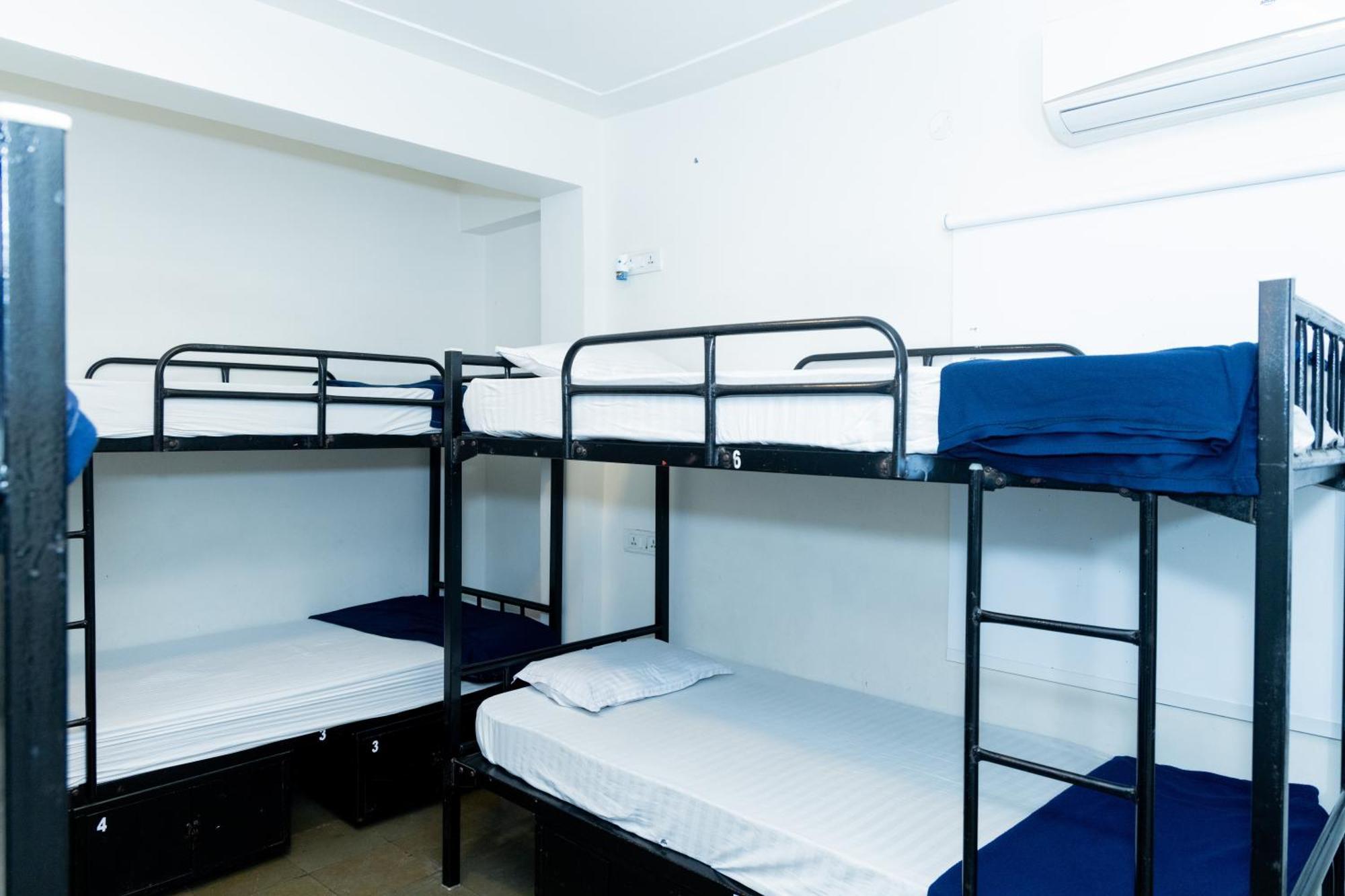 Slackpackr Hostel *
