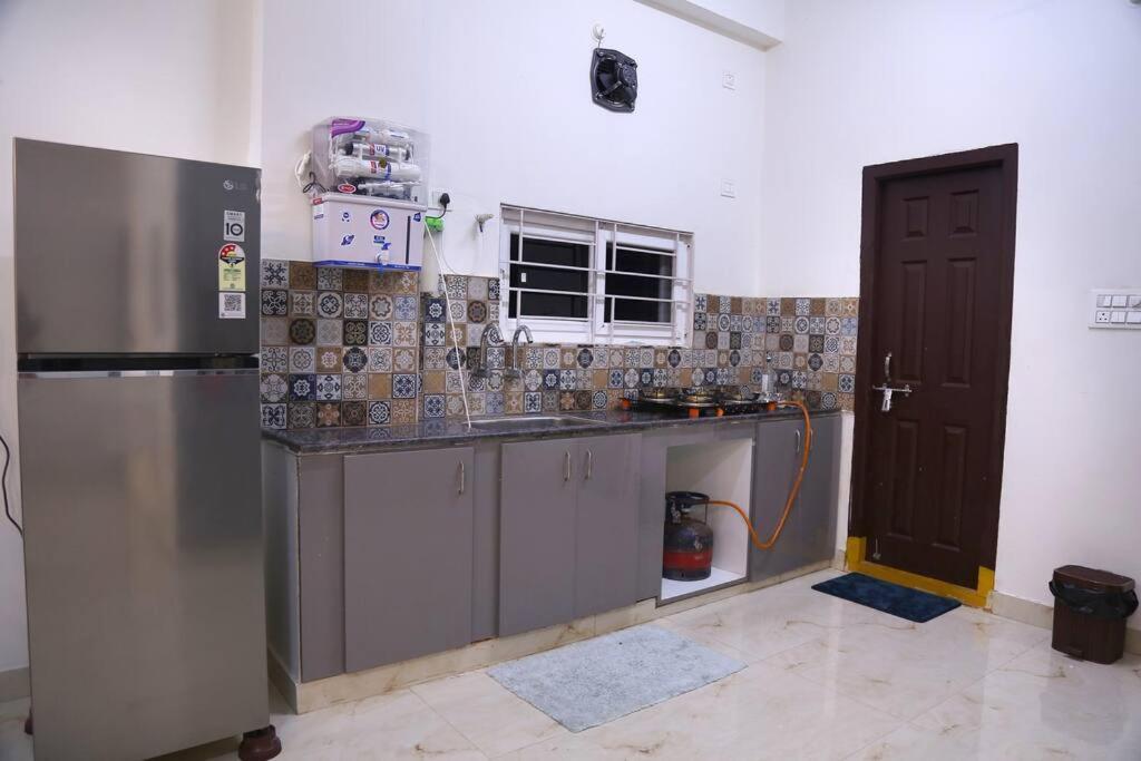 Veetil -3bhk Ac, Kukatpally, Apartment *