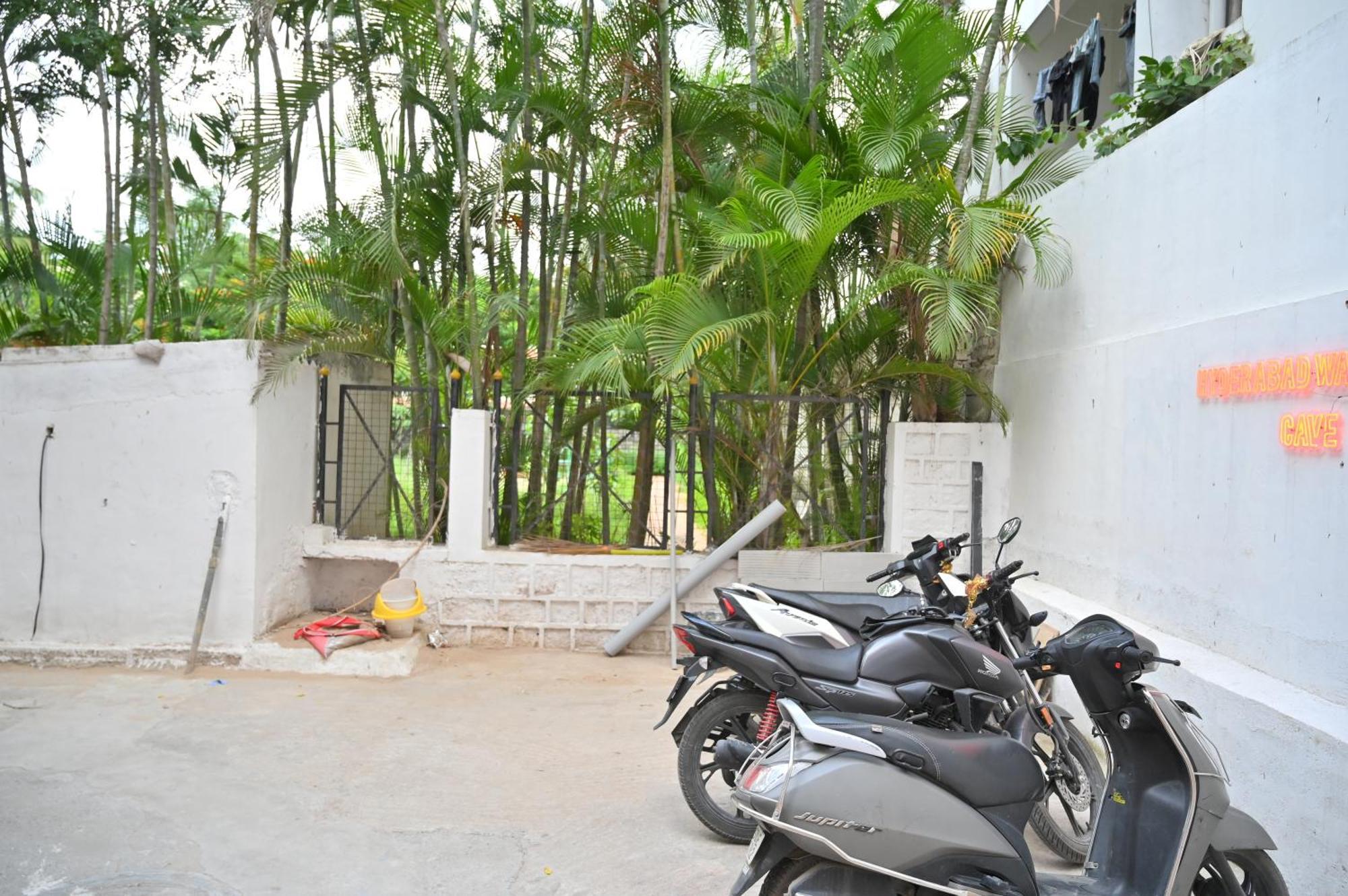 Wanderers Cave Hotel *