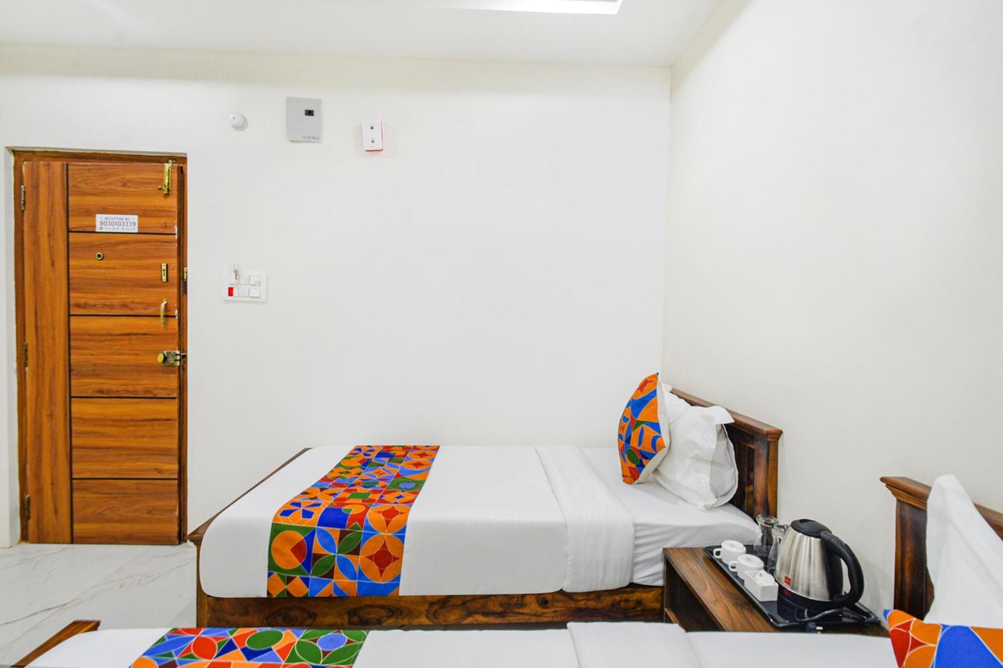 Fabhotel Ssr Ikon - Nr University, Kondapur