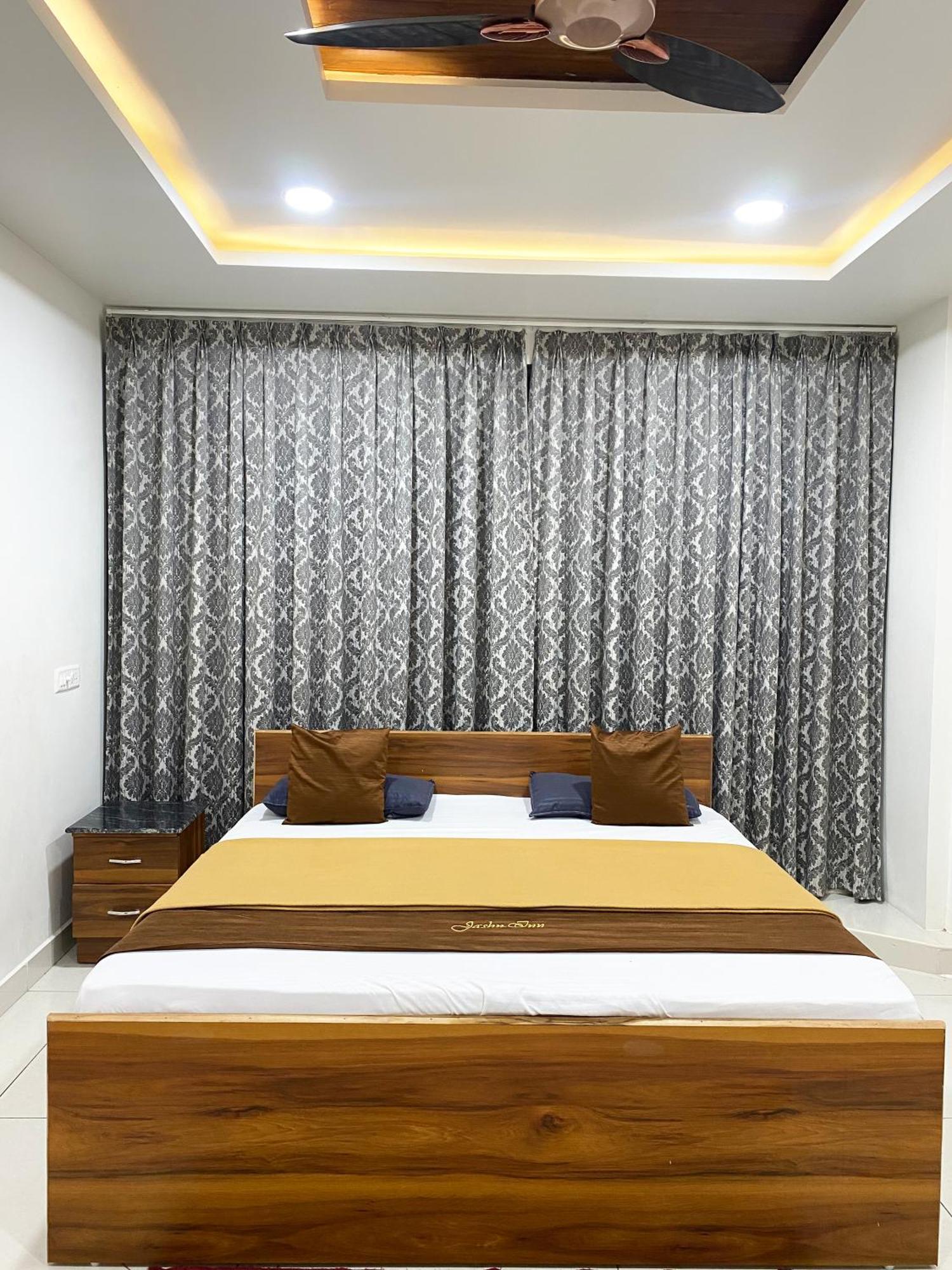 Jashn-inn Hotel *