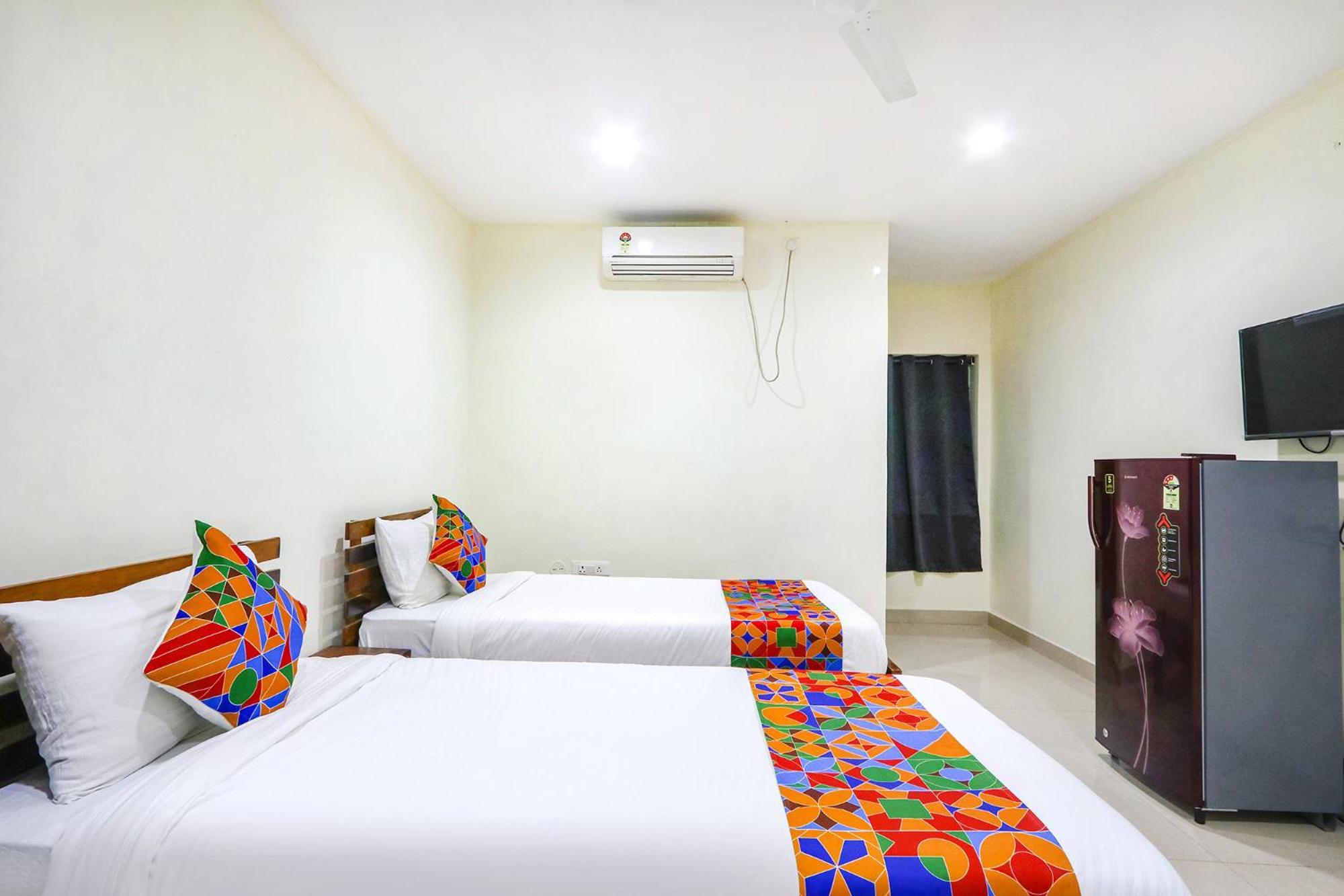 Fabhotel Sk Grand - Hitech