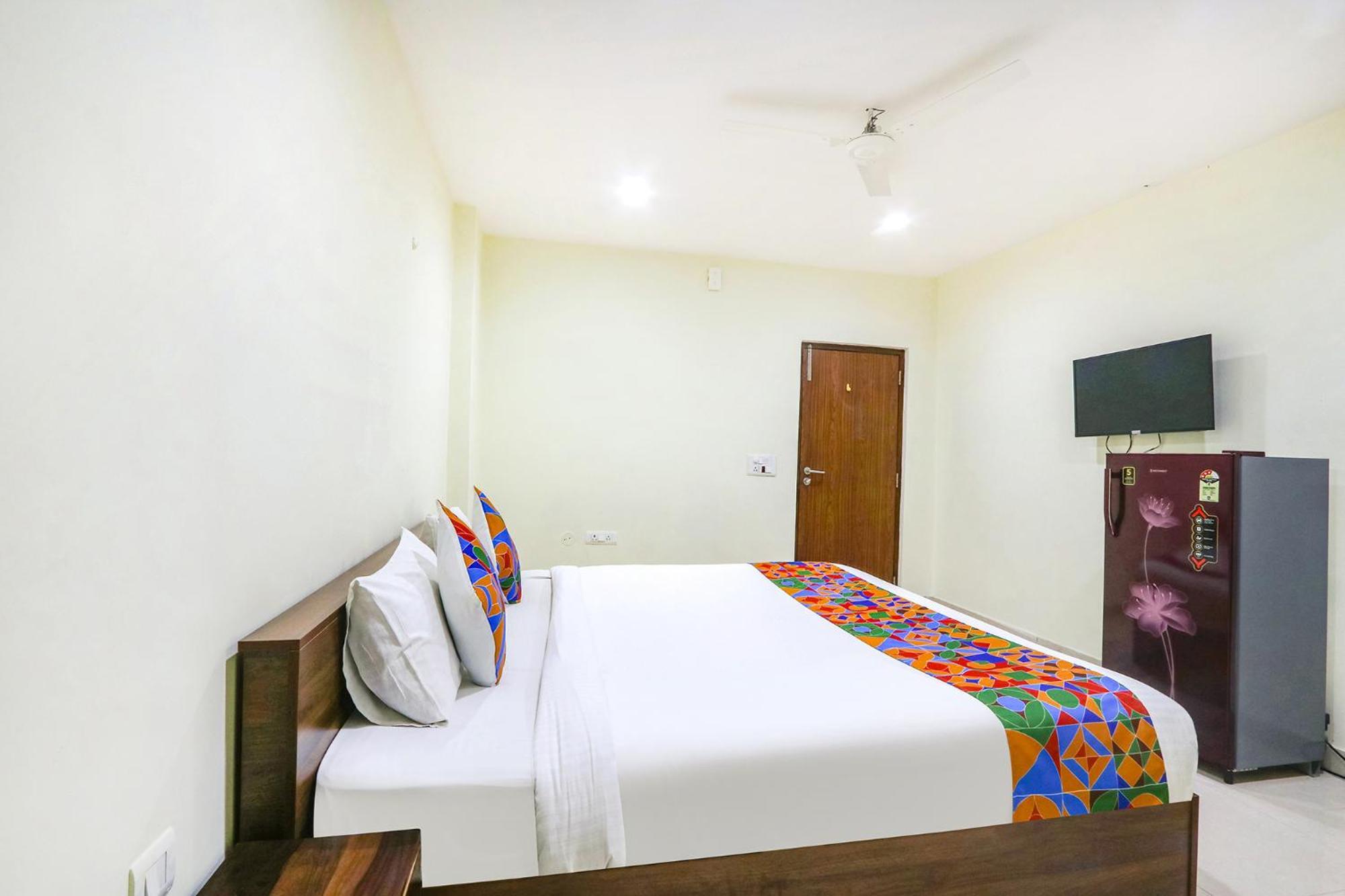 Hotel Fabhotel Sk Grand - Hitech