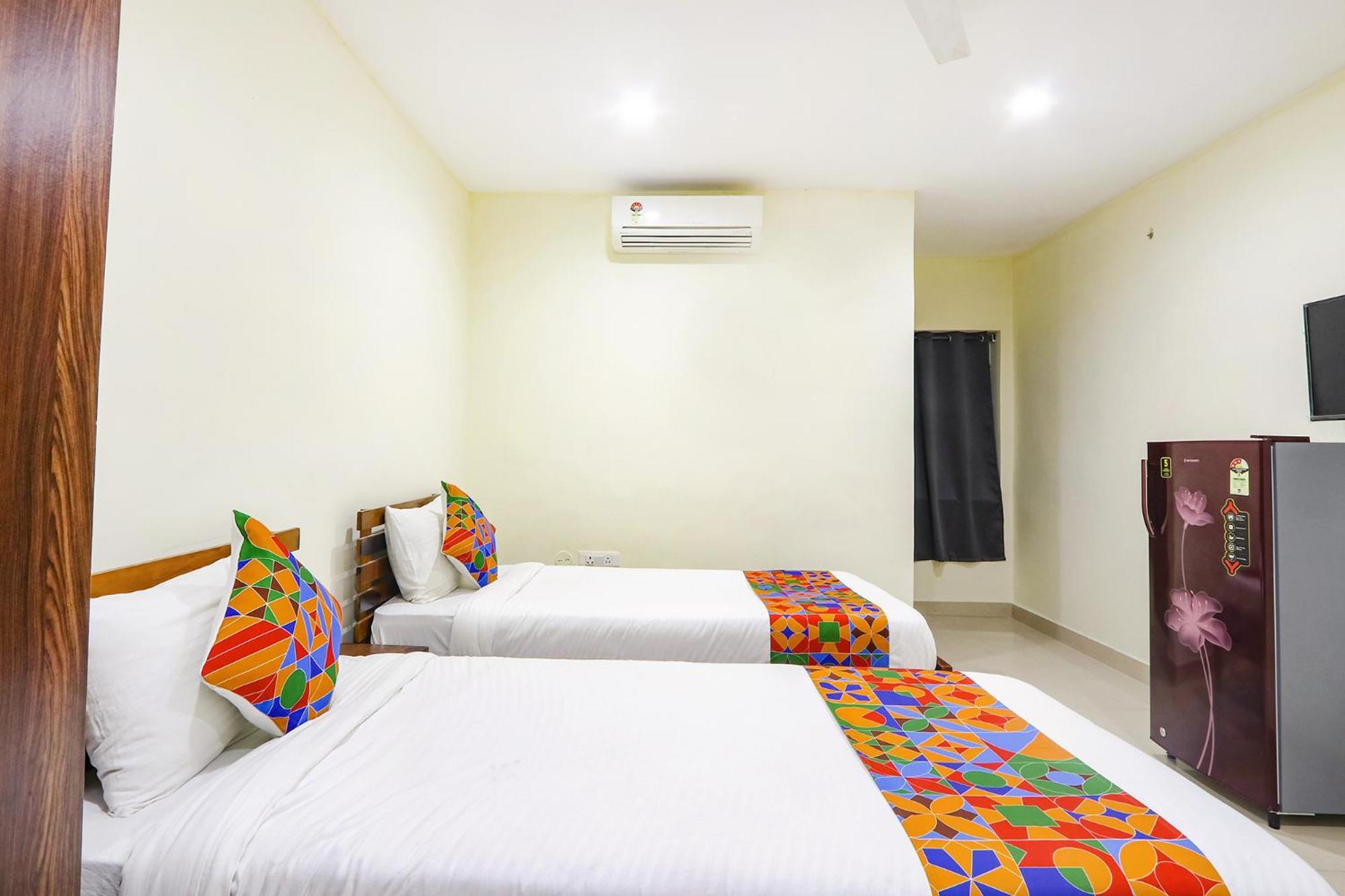 Hotel Fabhotel Sk Grand - Hitech