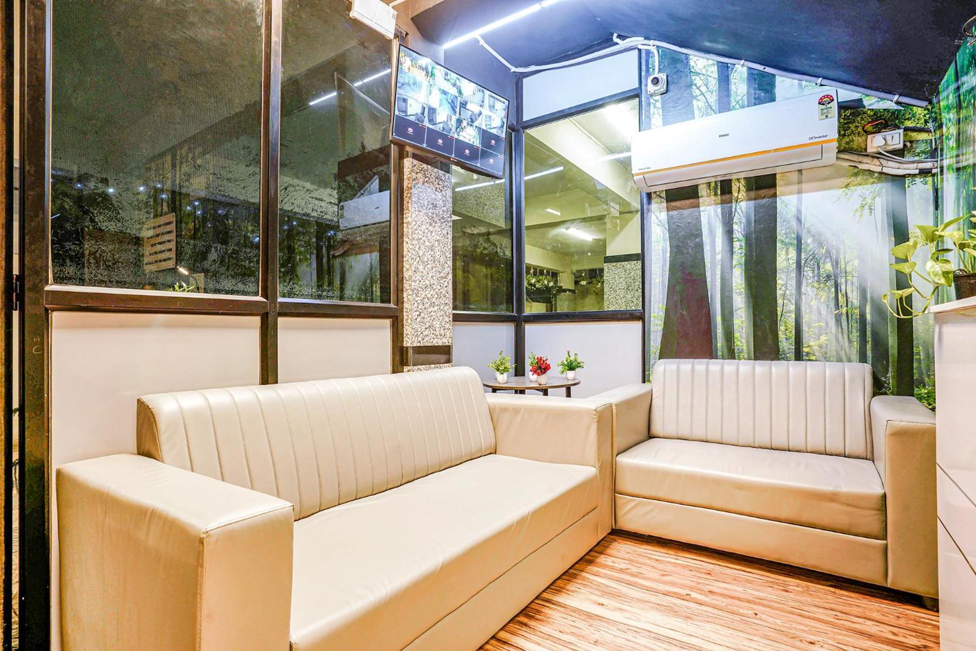 Fabhotel Eminent Banjara Hills 3*
