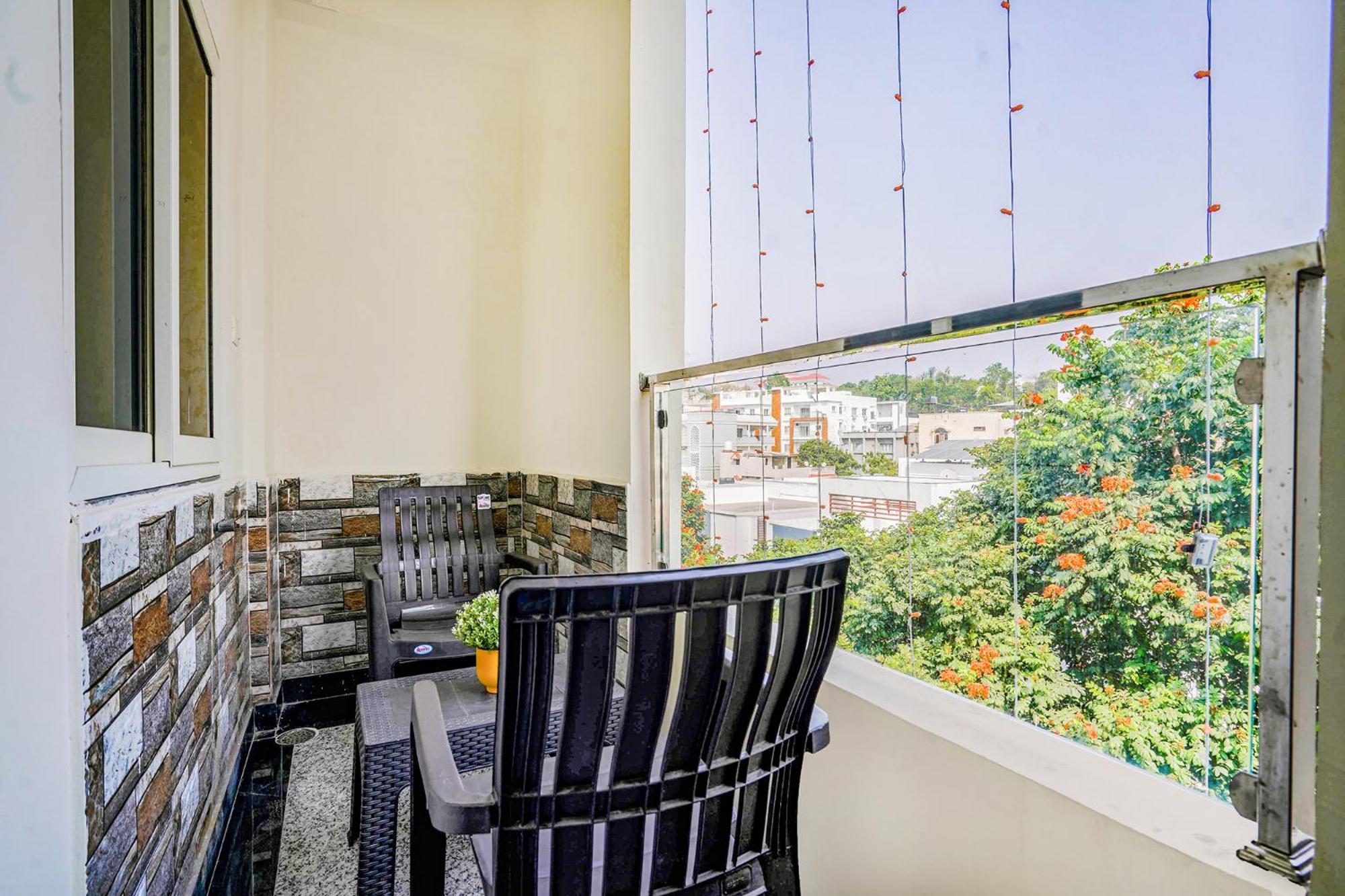 Hotel Fabhotel Eminent Banjara Hills