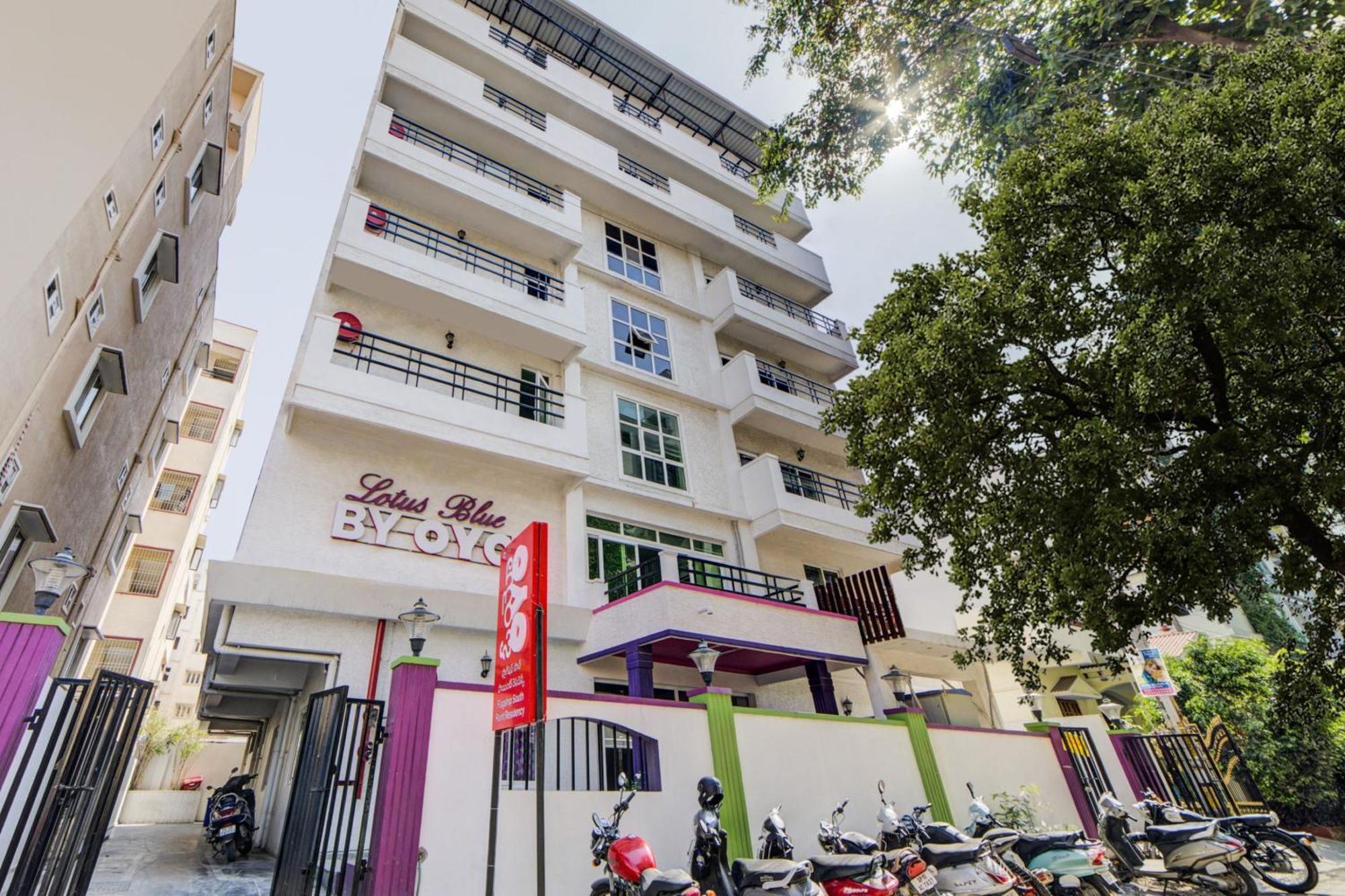 Super O Jntu College Near Lulu Mall, Kphb Colony. 4*