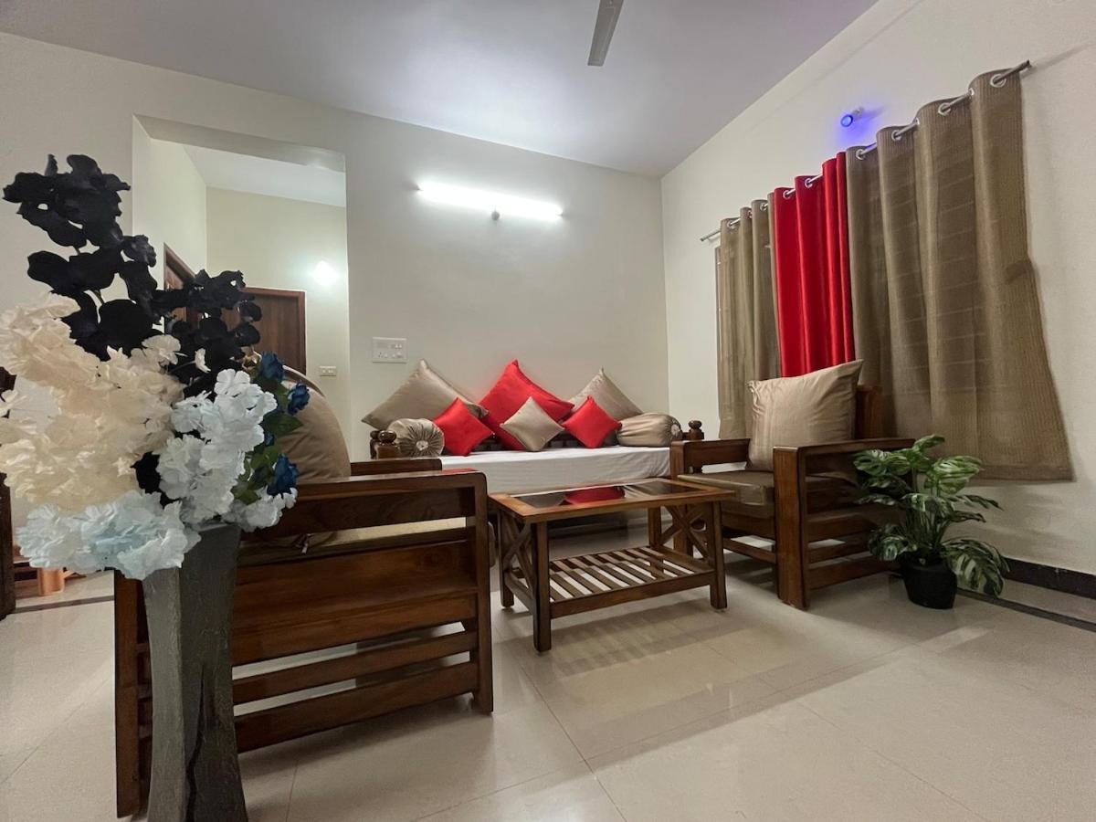 2 Bhk Gachibowli Near Aig & Isb Holiday home *