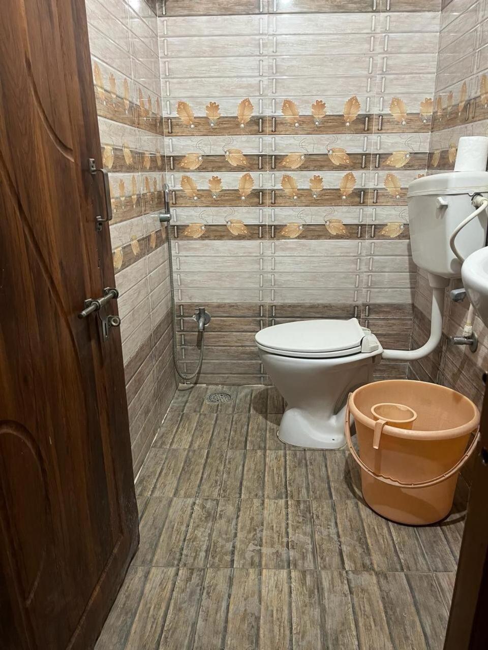 2 Bhk Gachibowli Near Aig & Isb Holiday home Hyderabad
