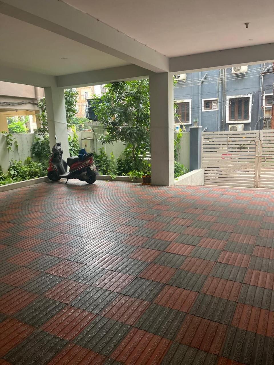 2 Bhk Gachibowli Near Aig & Isb Holiday home *