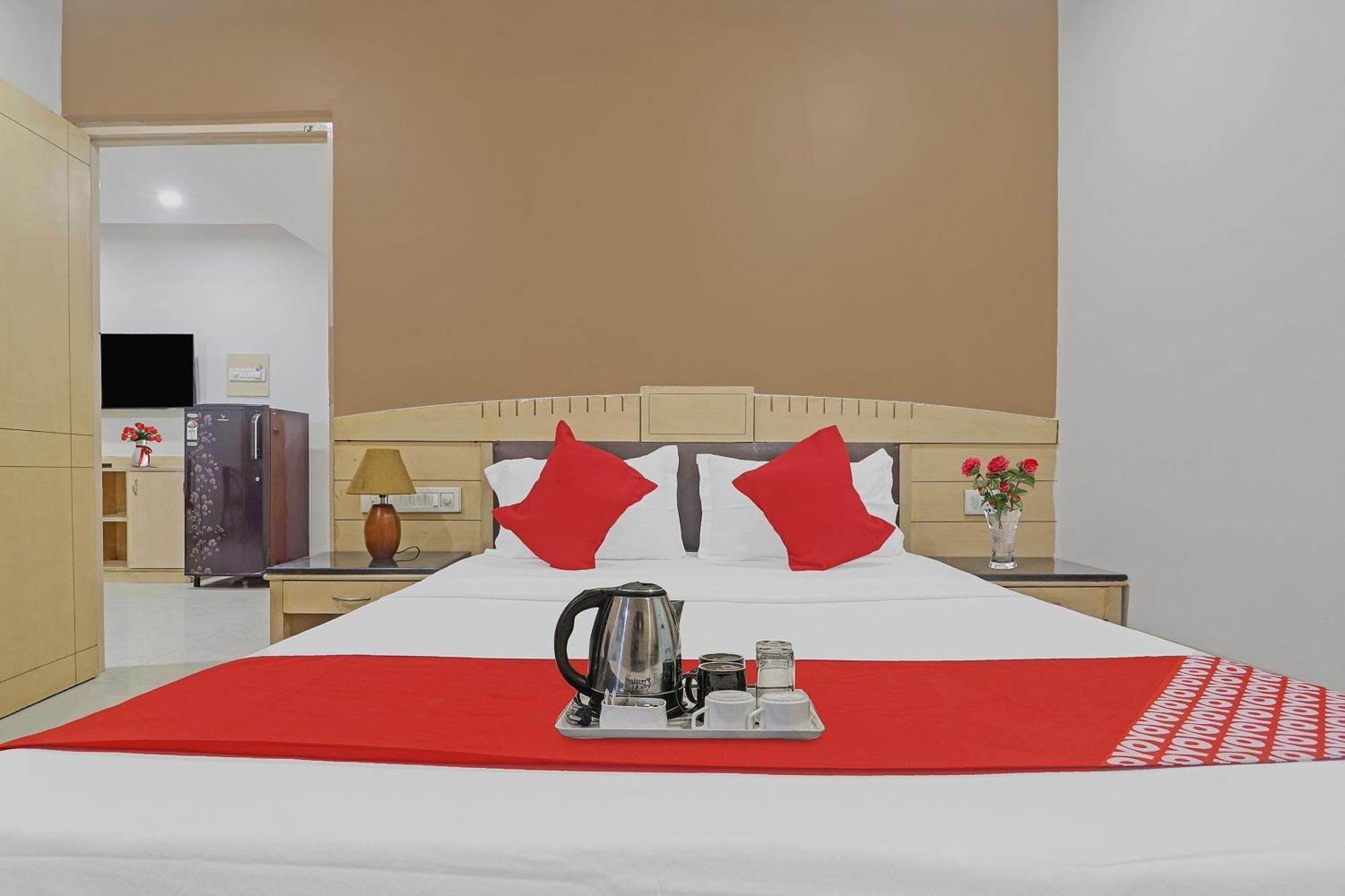 O Padmini Near Lakdikapool Metro Station Hotel Hyderabad