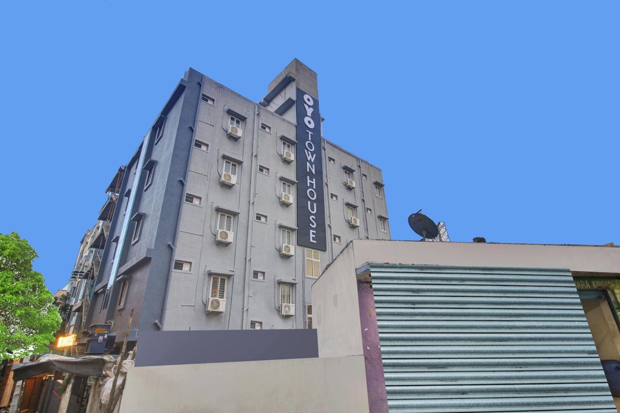 Townhouse Jahnavi Group Near Kiims Hospital 3* Hyderabad