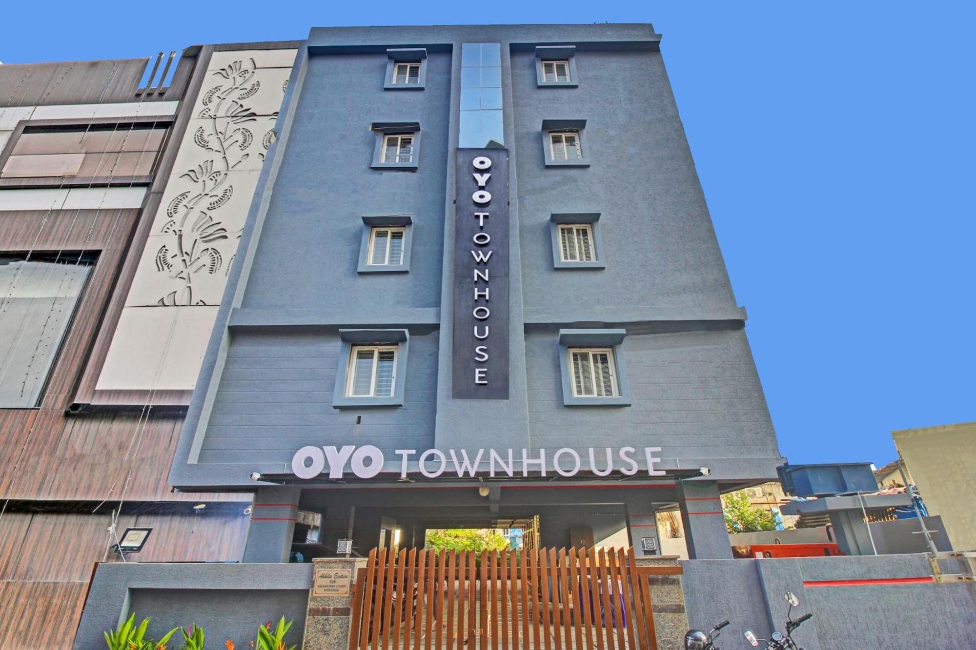 Townhouse Jahnavi Group Near Kiims Hospital Hotel