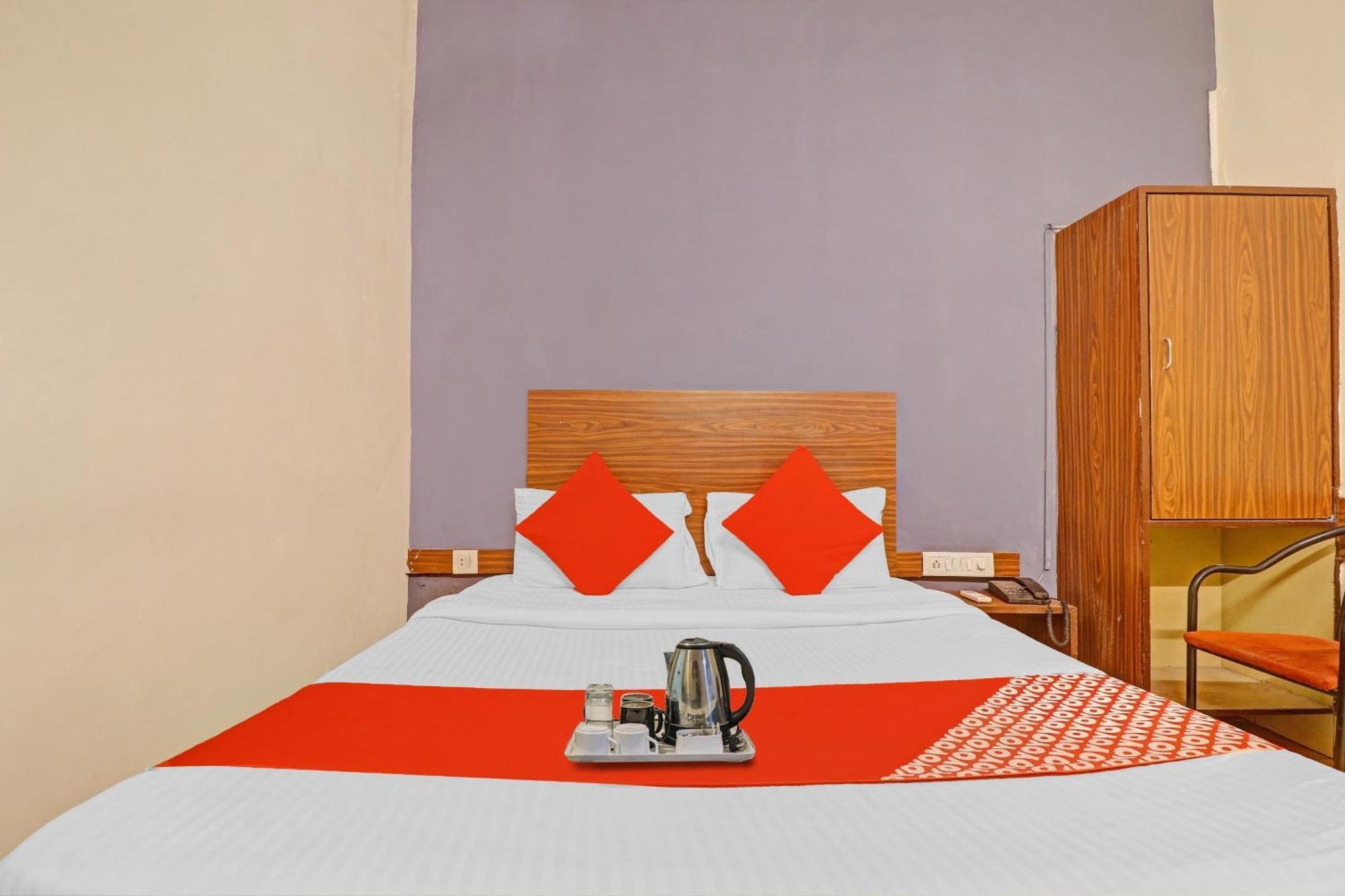 Collection O Paradise Circle 3* Hyderabad
