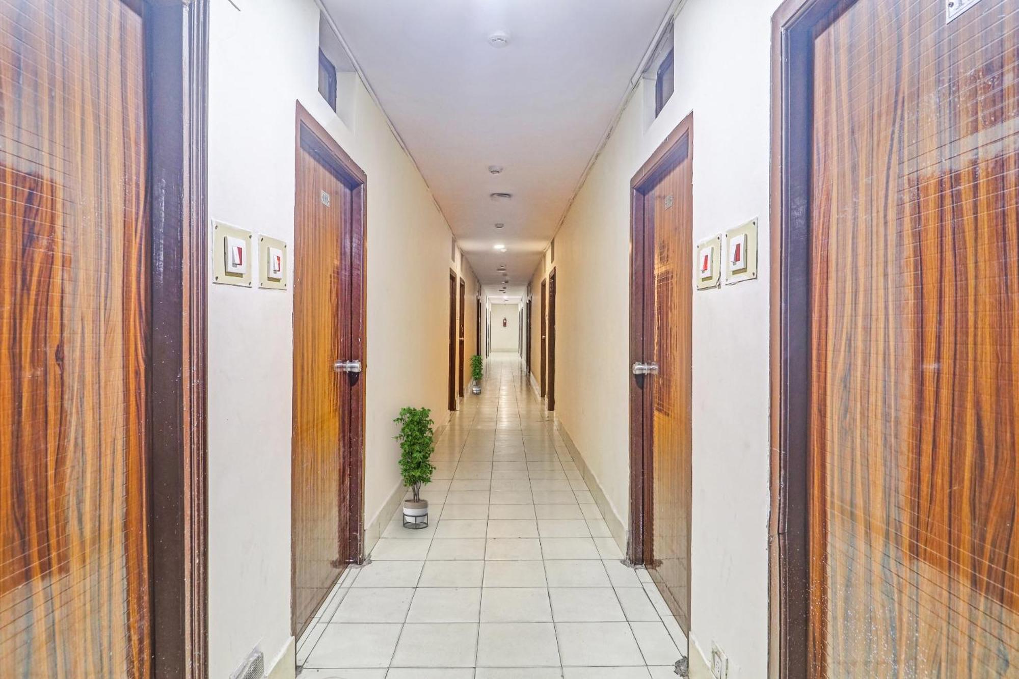Hotel Collection O Paradise Circle 3*