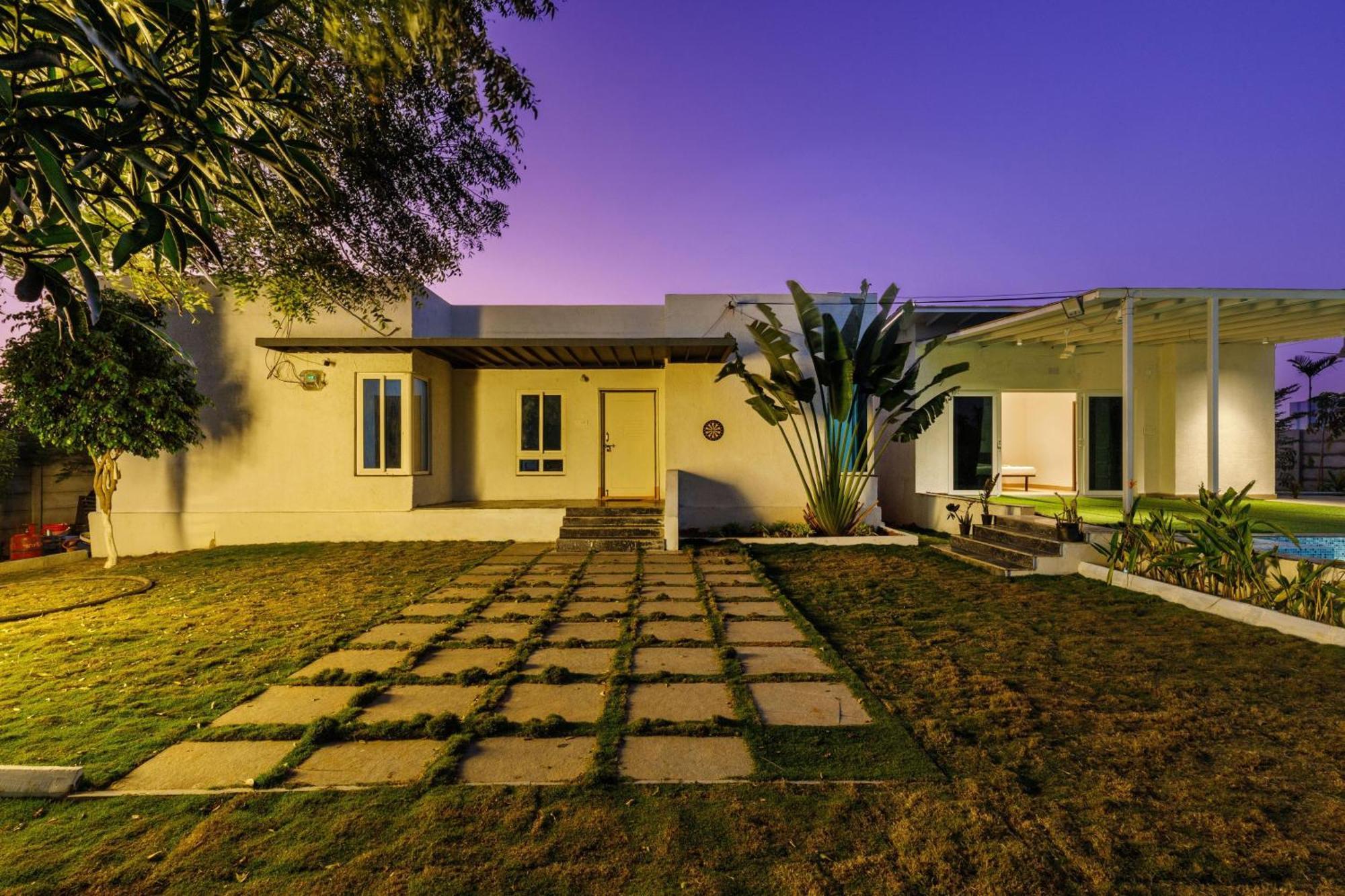 Serene Retreat By Stayjadepoolbasketball Court Villa Hyderabad